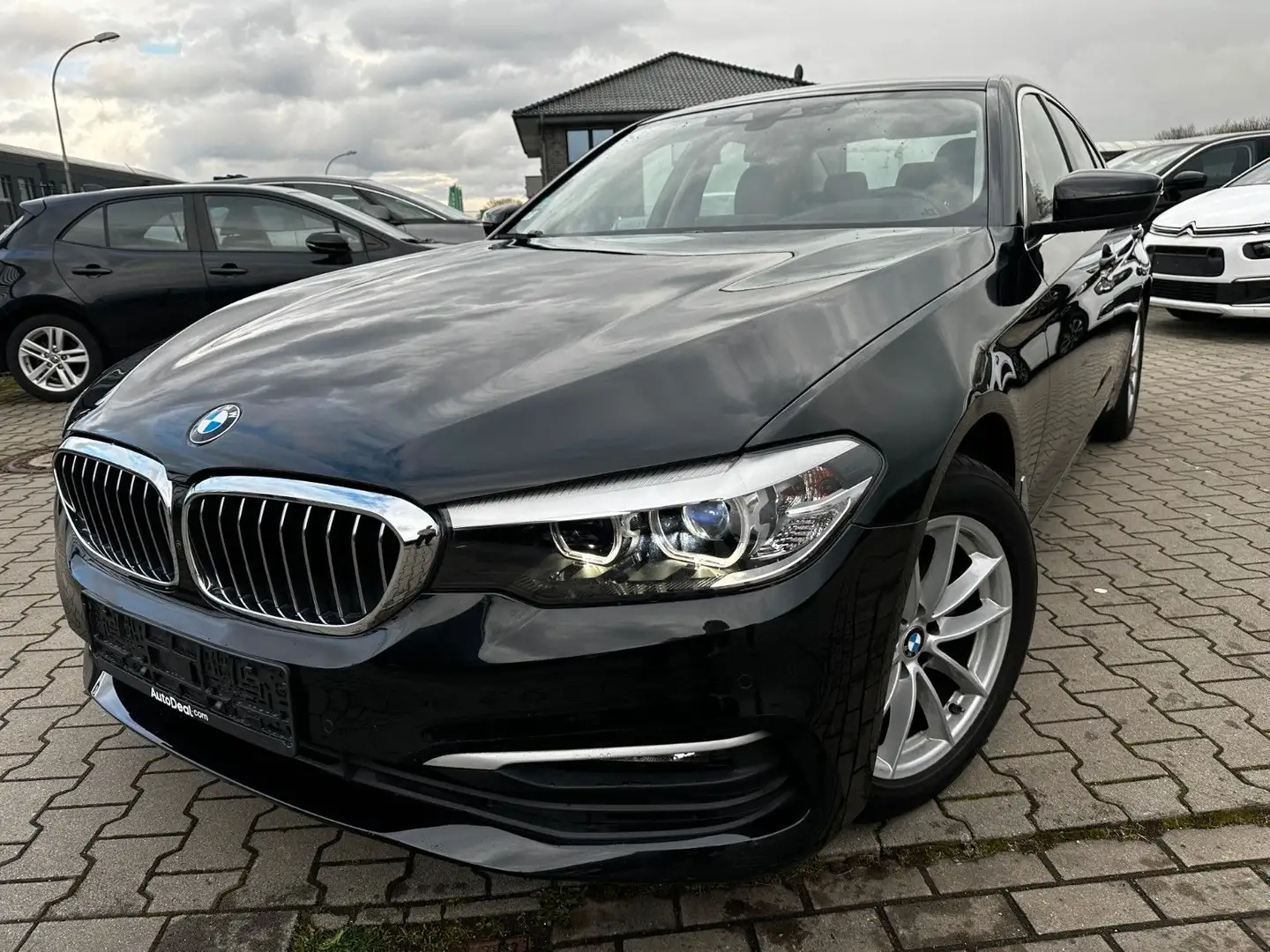 BMW 520 518d 2.0*Head-up*Display-Key*Nachlackierungsfrei Zwart - 1