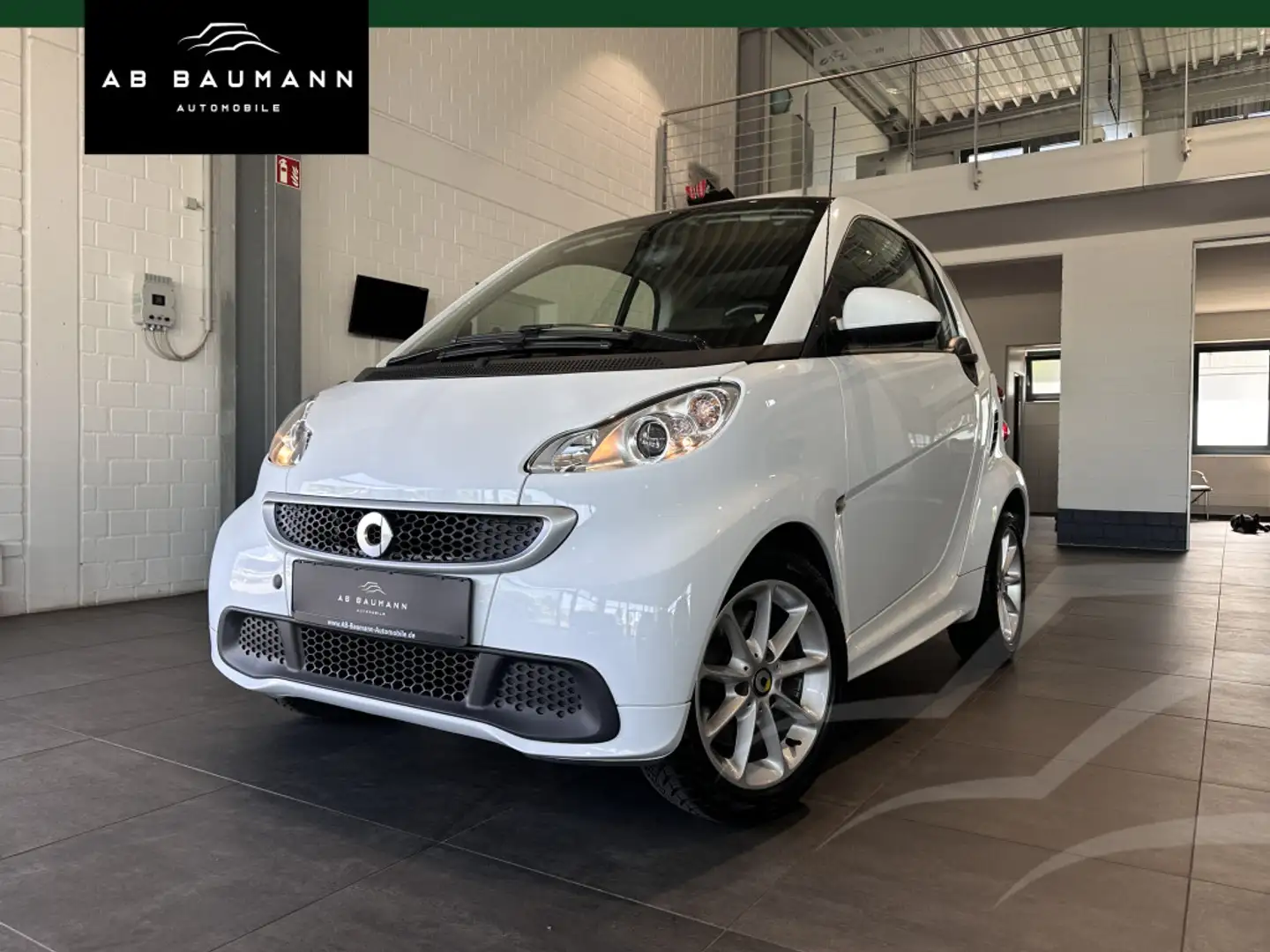 smart forTwo Micro Hybrid Drive *KLIMA, ALLWETTER, PANO* Weiß - 1