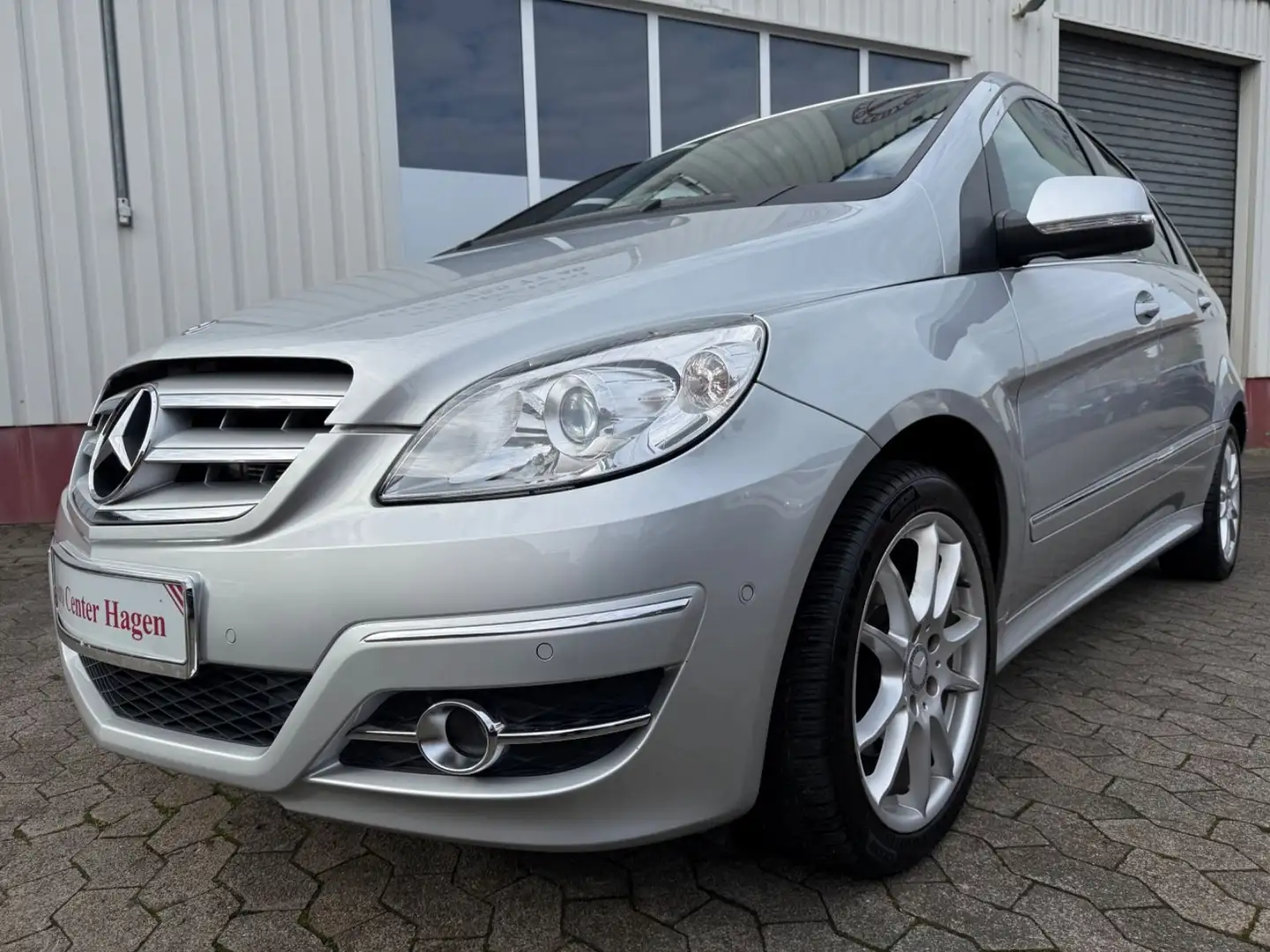 Mercedes-Benz B 200 Automatik 100kW 136PS SportEdition/SHZ/PDC Argent - 1