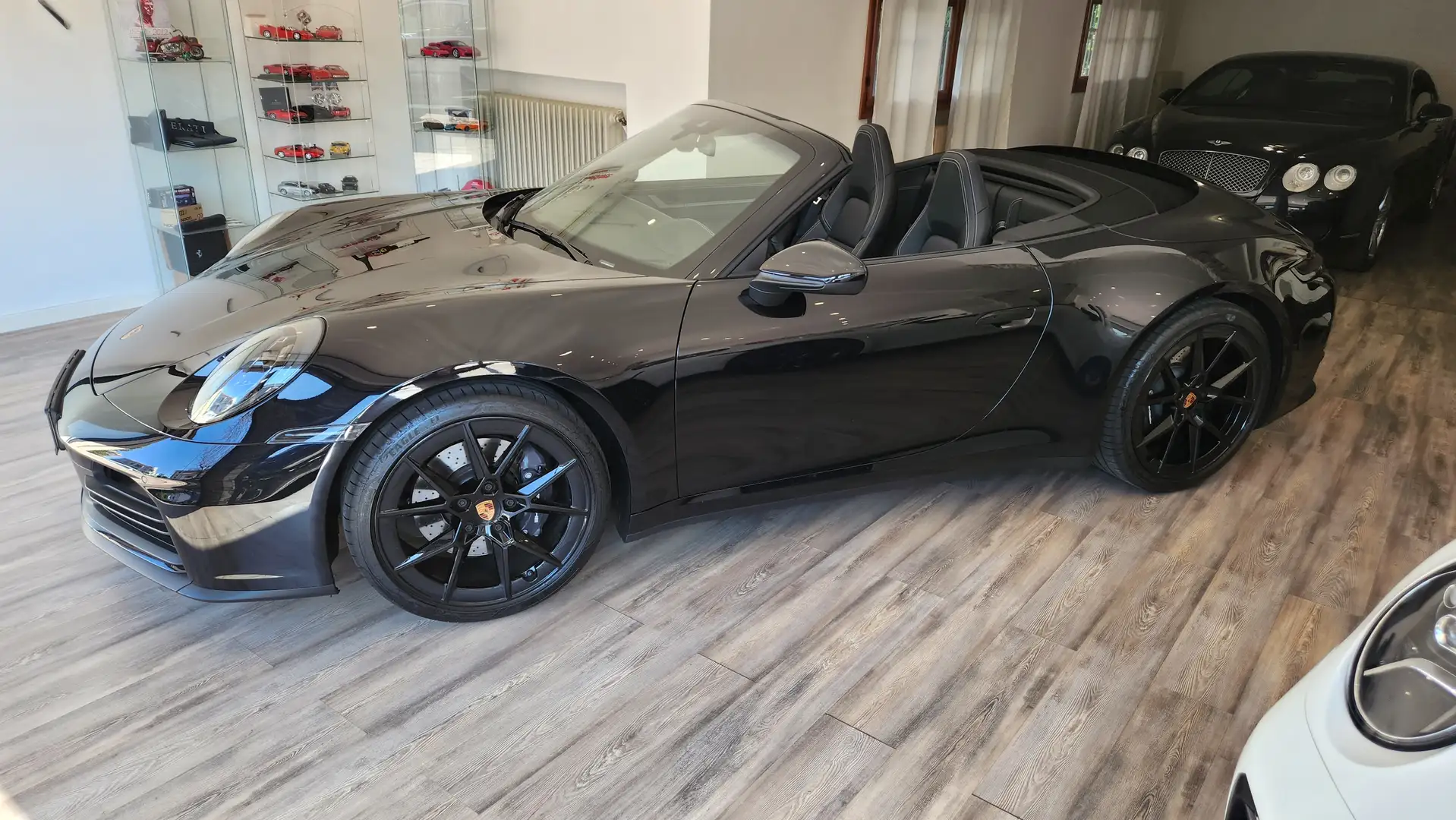 Porsche 992 911 Cabrio 3.0 Carrera 394cv auto Zwart - 1