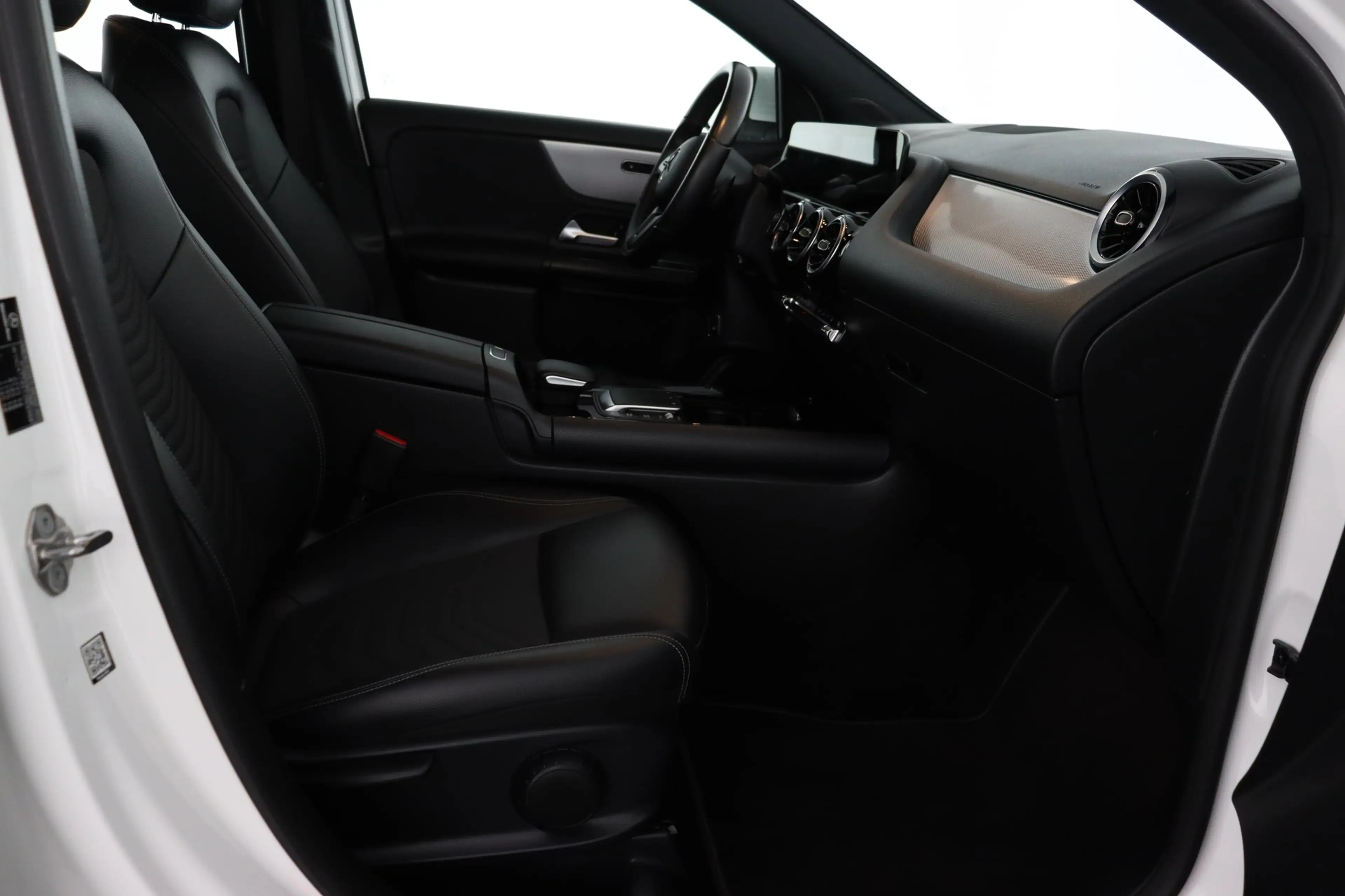 Mercedes-Benz GLA 250 e BUS.SOLUTION iA 8G-DCT + GPS + CARPLAY + CAMERA — photo 11