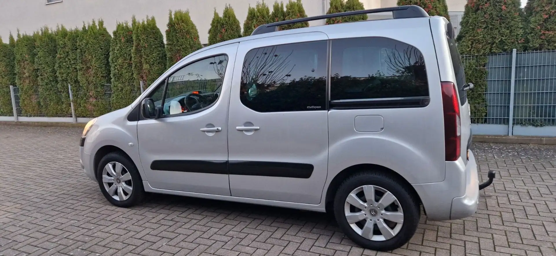 Citroen Berlingo Kombi Exclusive Multispace AHK HDi Grau - 1