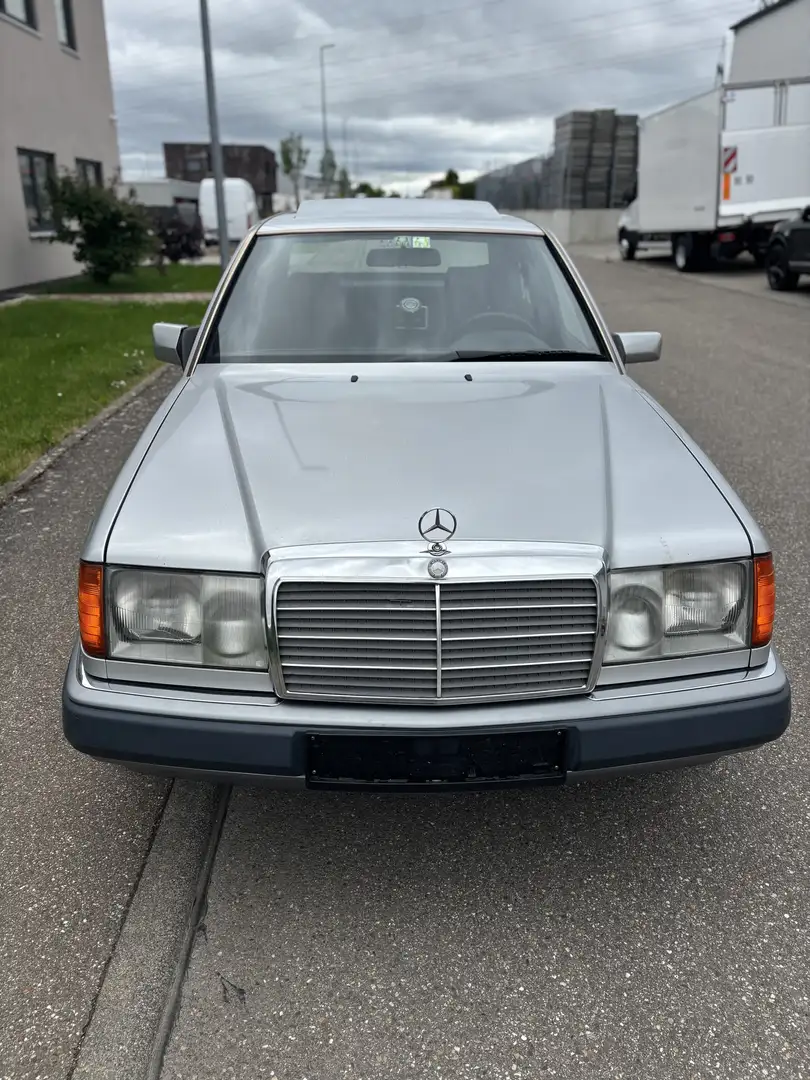 Mercedes-Benz E 200 W124 Oldtimer H-Zulassung *SSD* *Automatik* Argintiu - 1