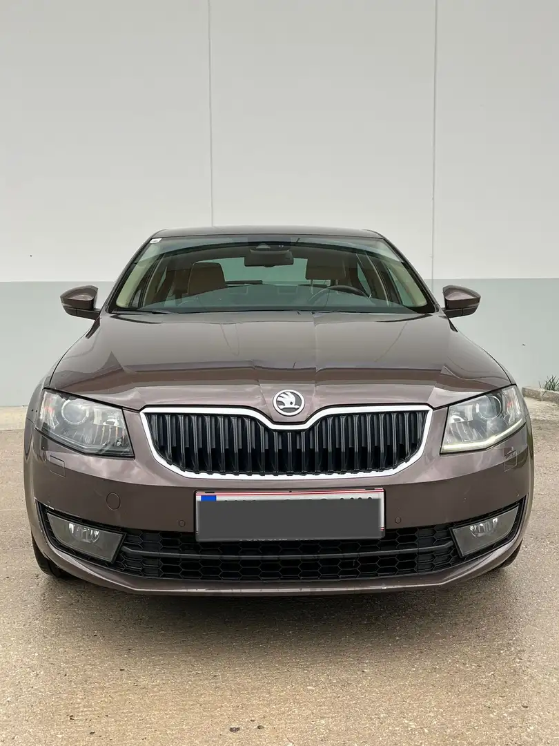 Skoda Octavia 1,6 Elegance TDI | 1. Hand | Scheckheft Brun - 2