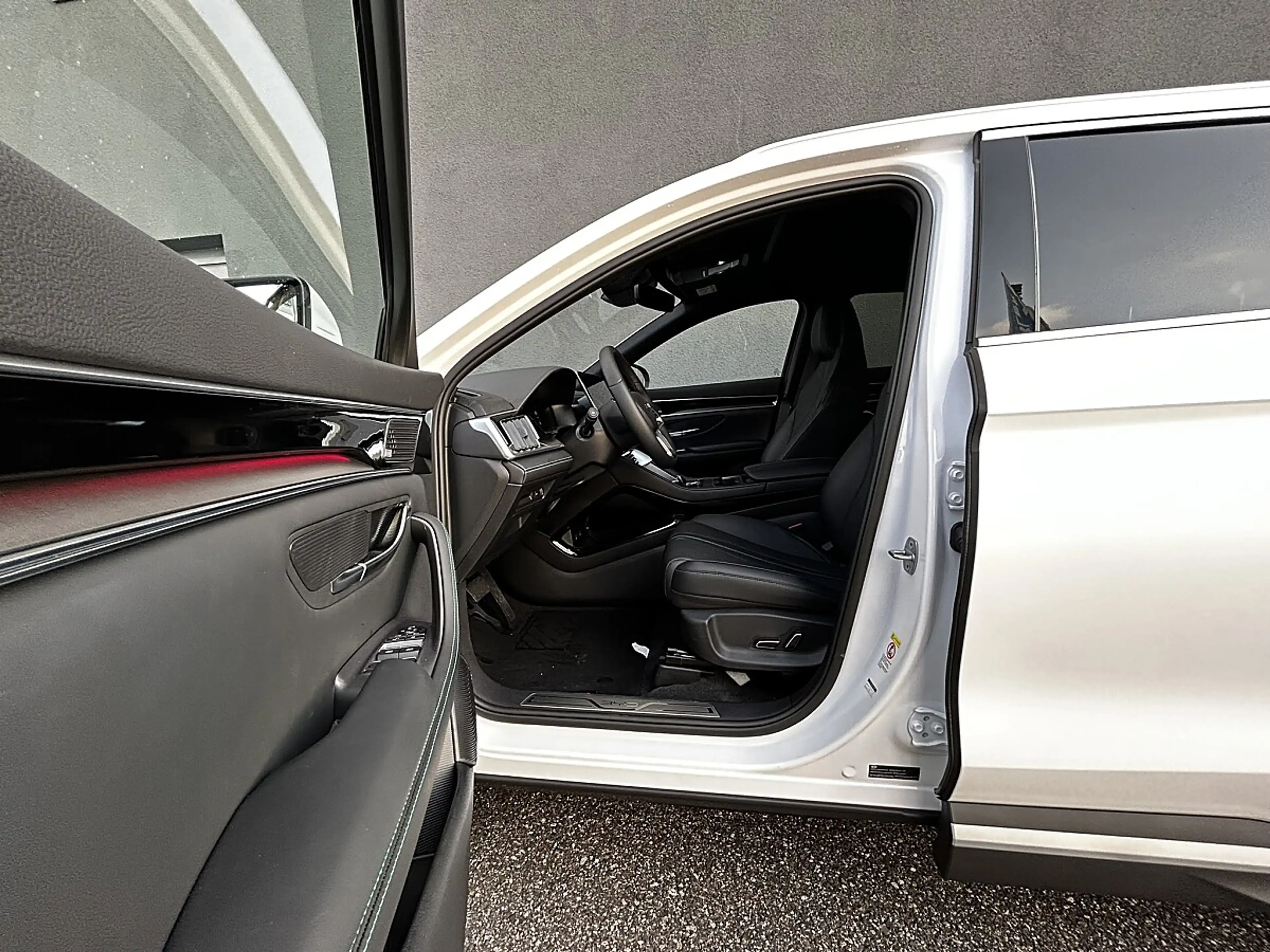 BYD Seal U DM-i PHEV 18,3kWh AWD Design LEASING AKTION — photo 7