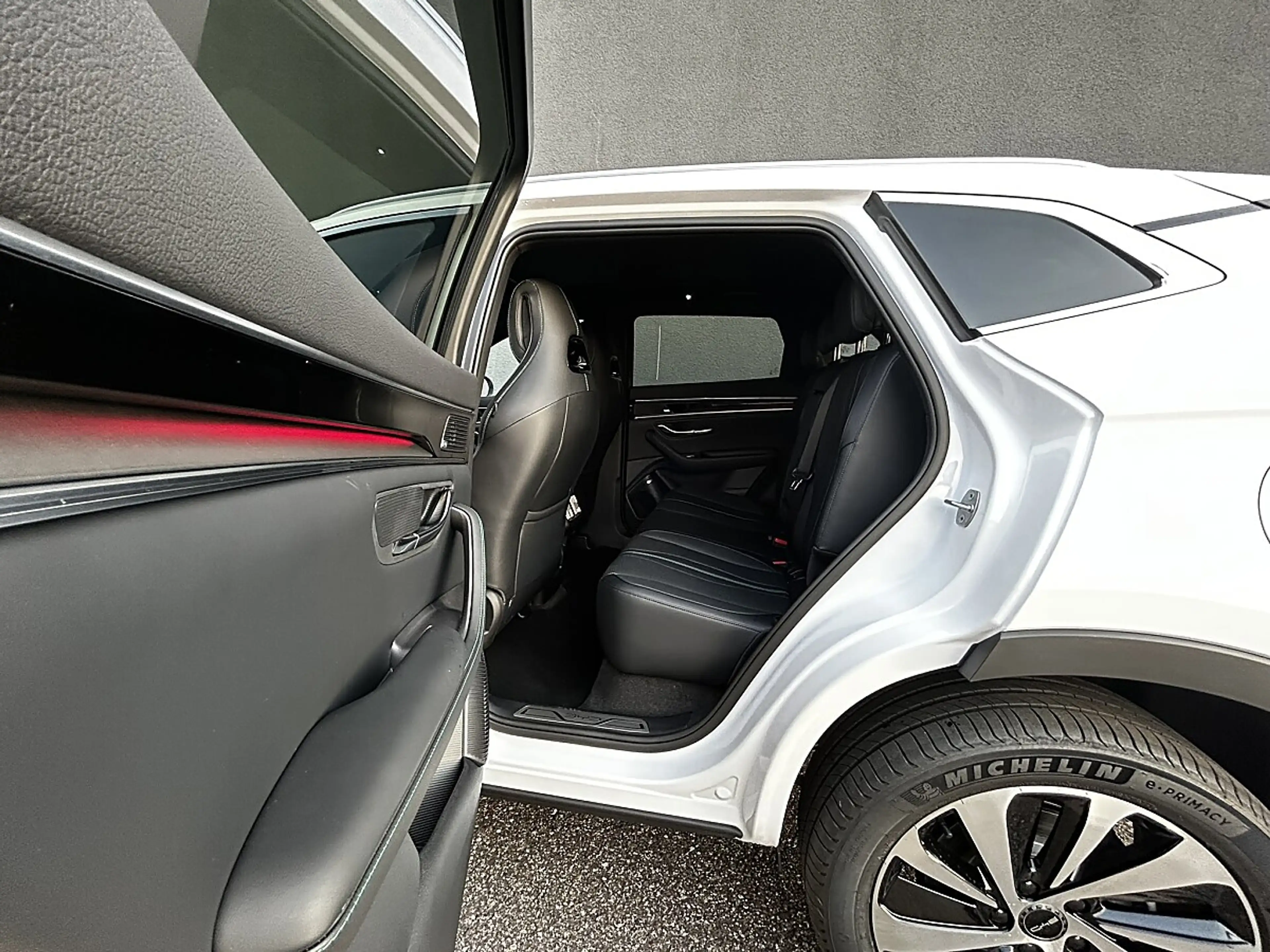 BYD Seal U DM-i PHEV 18,3kWh AWD Design LEASING AKTION — photo 8