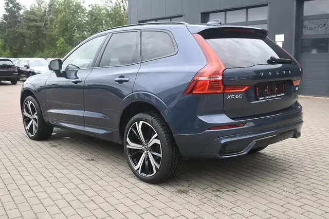 Volvo XC60 view 3