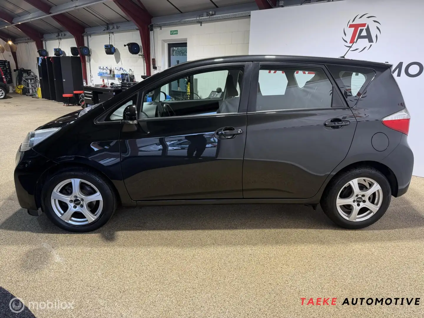 Toyota Verso-S 1.3 VVT-i Comfort APK/AIRCO/CAMERA Schwarz - 2