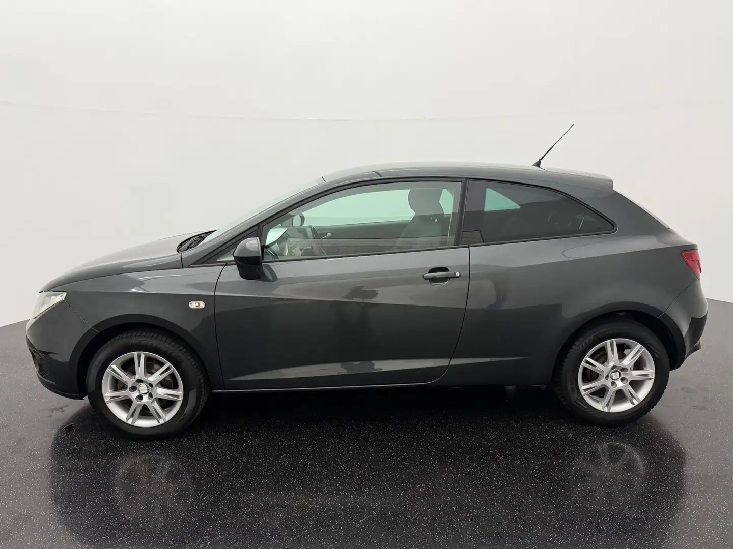 SEAT Ibiza SC 1.2 Style / Cruise / Clima Gris - 2