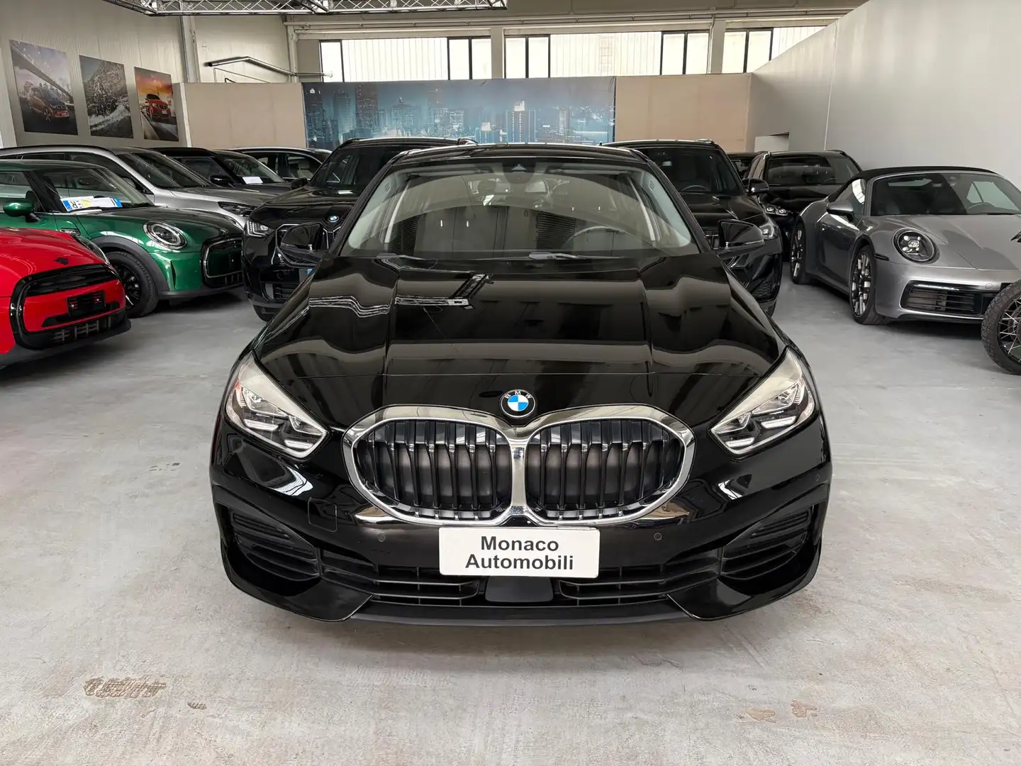 BMW 116 Serie 1 F40 116i Business Advantage auto Schwarz - 2