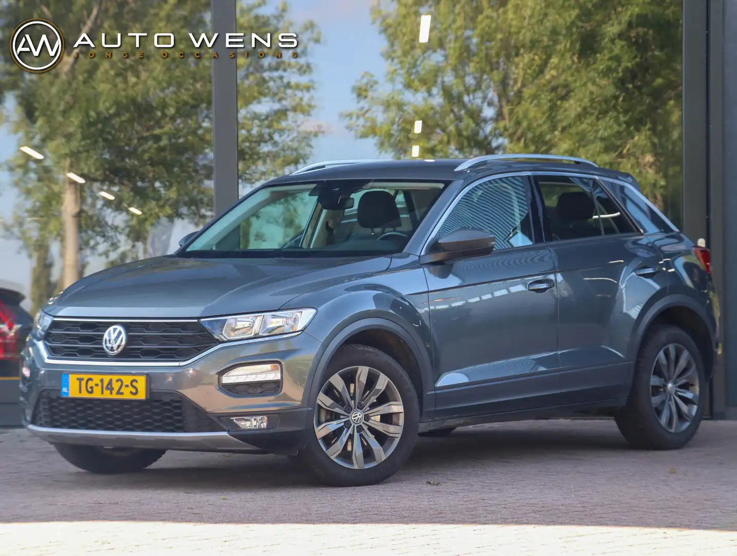 Volkswagen T-Roc 1.0 TSI Style 115pk Trekhaak Navigatie Camera Grau - 1