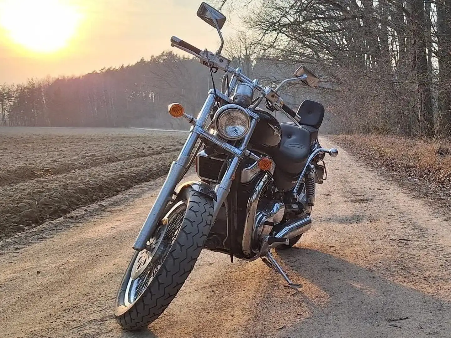 Suzuki Boulevard S83 Černá - 1