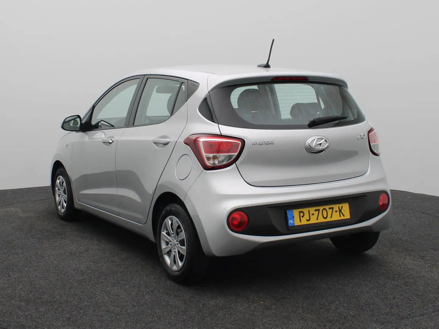 Hyundai i10 1.0i Comfort | Navigatie | Cruise Control | Blueto Grijs - 2