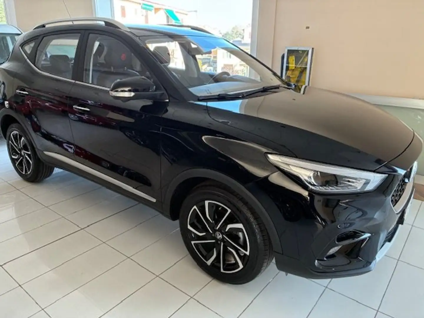 MG ZS ZS 1.5 Luxury - soli 12.300 km! Noir - 2