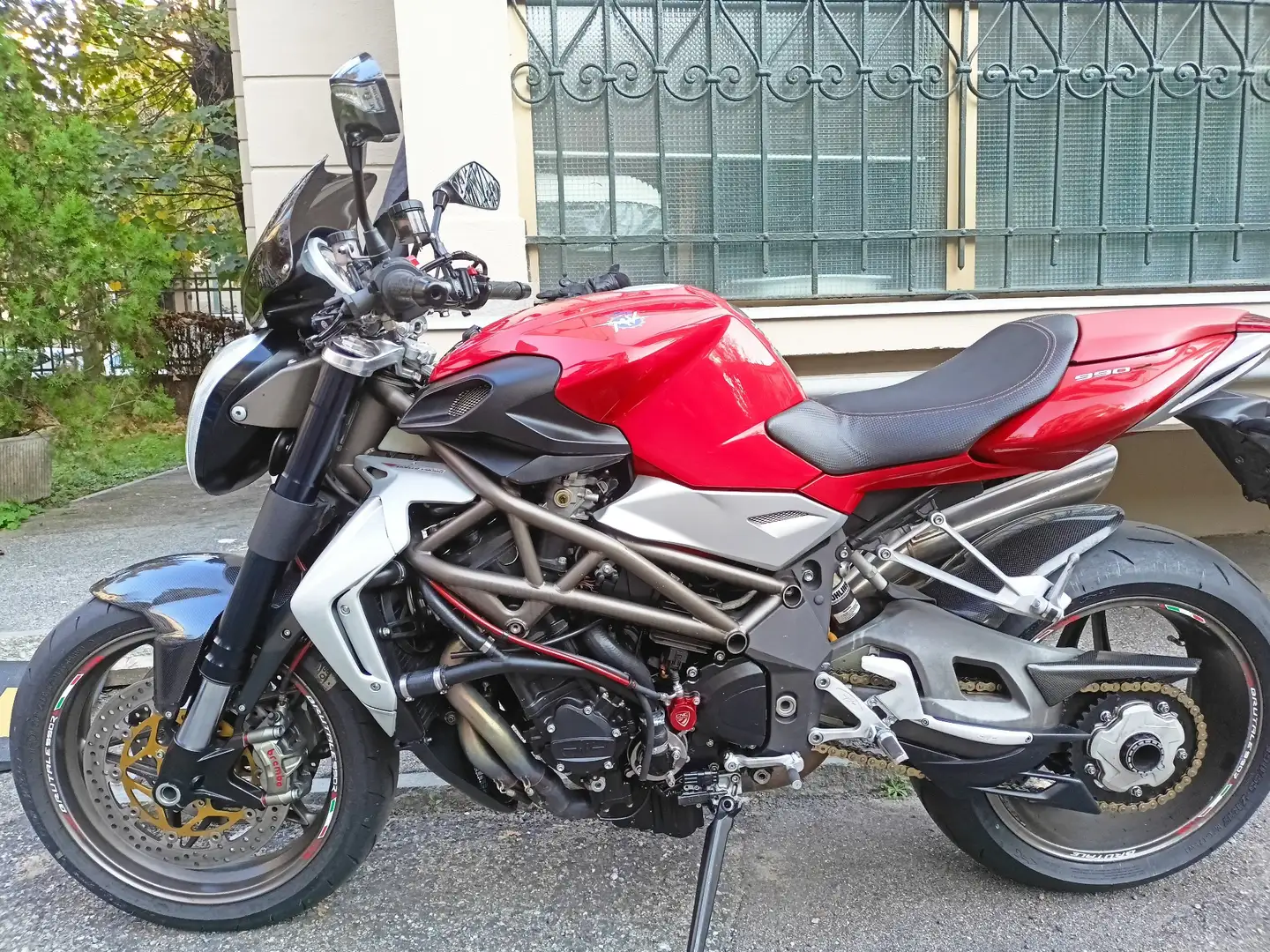 MV Agusta Brutale 990 R crvena - 2