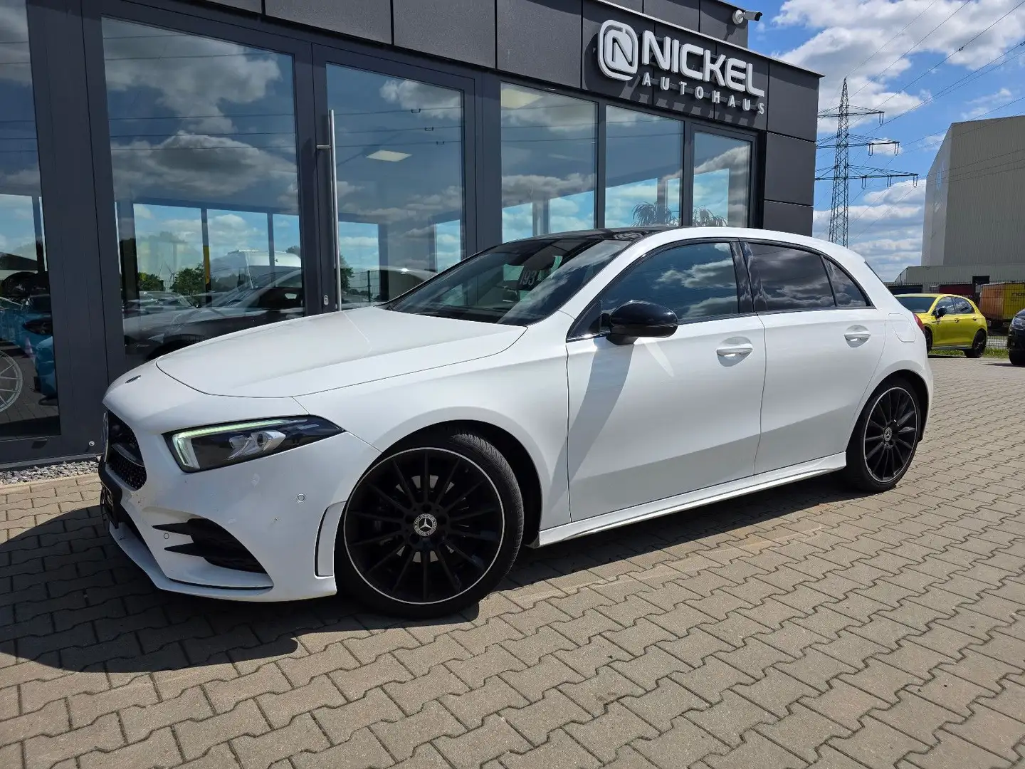 Mercedes-Benz A 200 AMG *Pano*Led*MBUX*Kamera*Voll* Weiß - 1