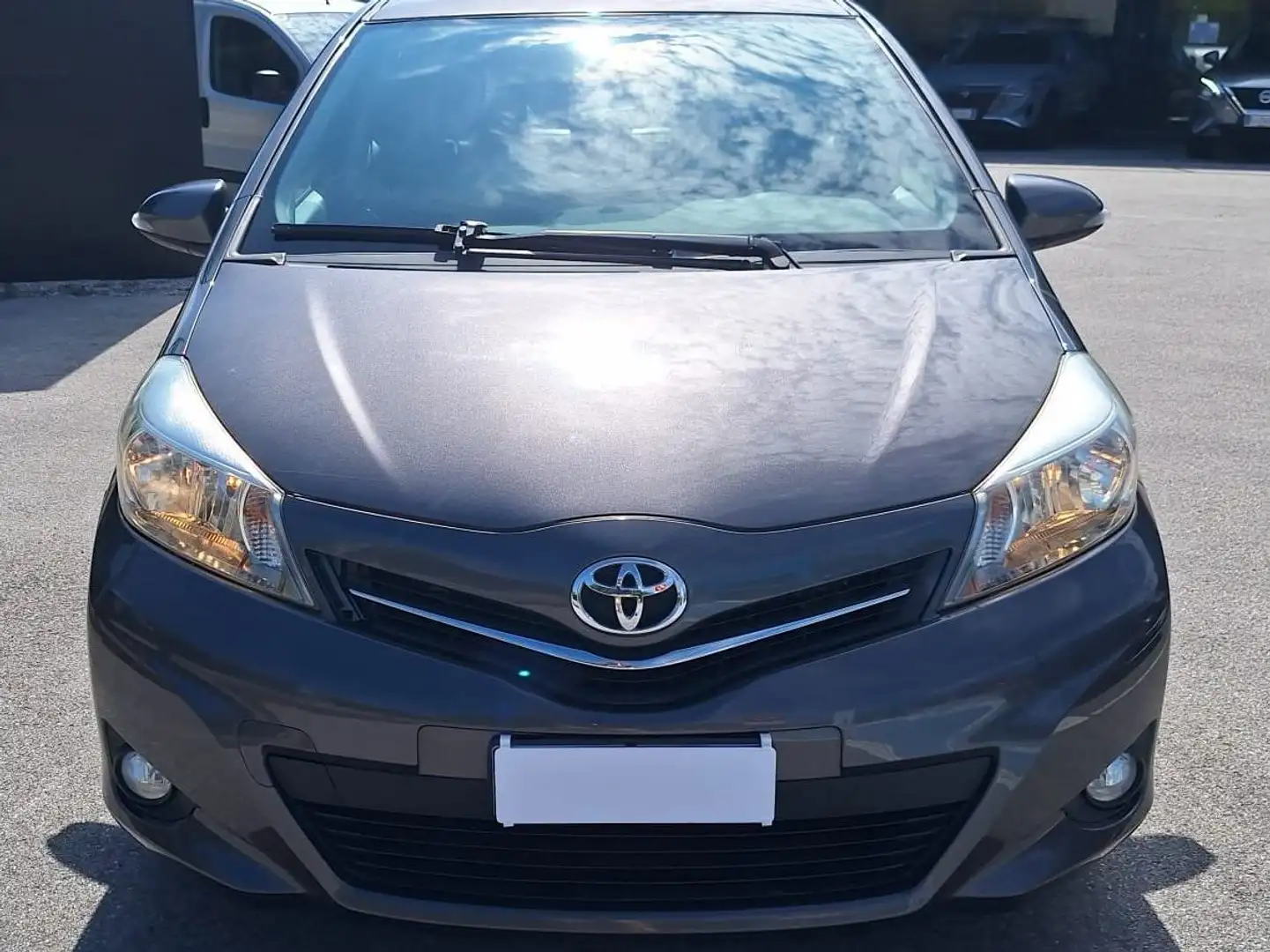 Toyota Yaris Yaris III 2011 5p 1.4 d-4d Active Grigio - 2