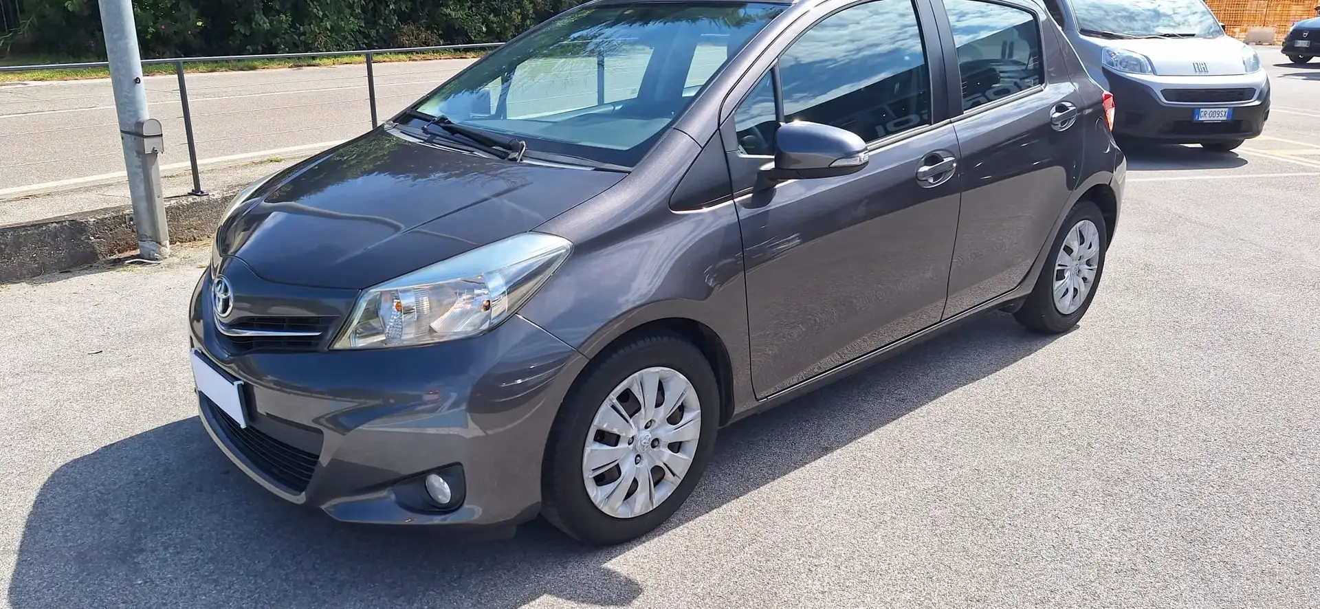 Toyota Yaris Yaris III 2011 5p 1.4 d-4d Active Grigio - 1