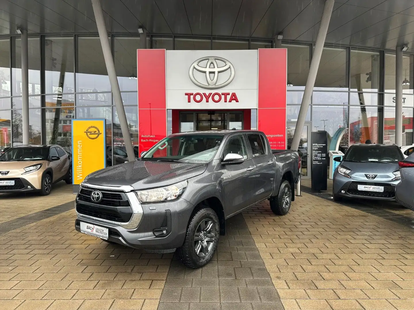 Toyota Hilux Double Cab 2.4 Comfort Automatik, AHK Szürke - 1