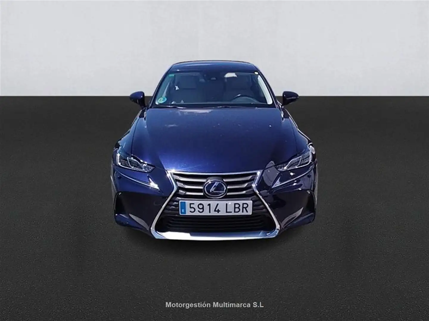 Lexus IS 250 2.5 300h Executive Parking - 2