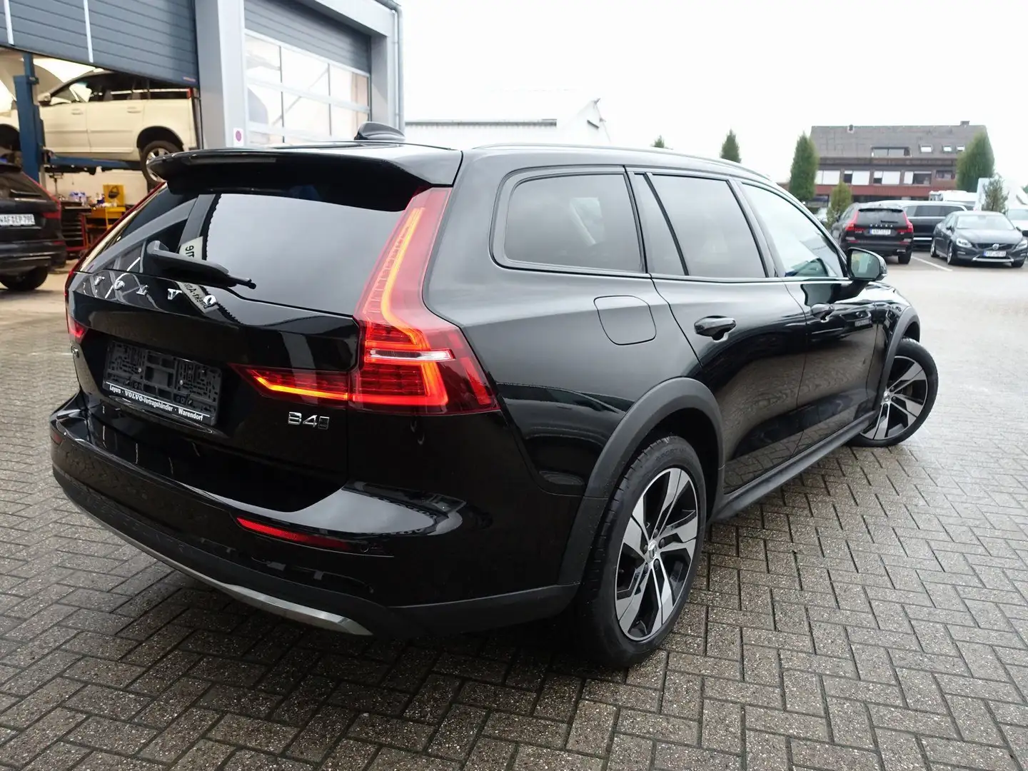 Volvo V60 Cross Country V60 B4 Diesel Cross Country Plus/AHK/Kamera/BLIS Negro - 2