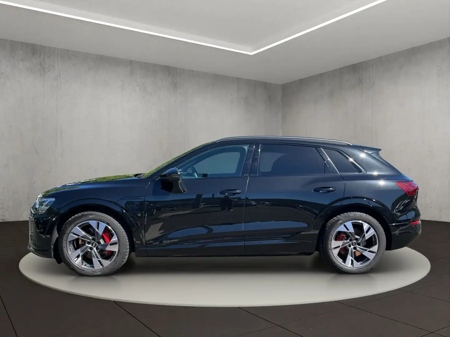 Audi Q8 e-tron S line 50 e-tron quattro 250 kW Schwarz - 2