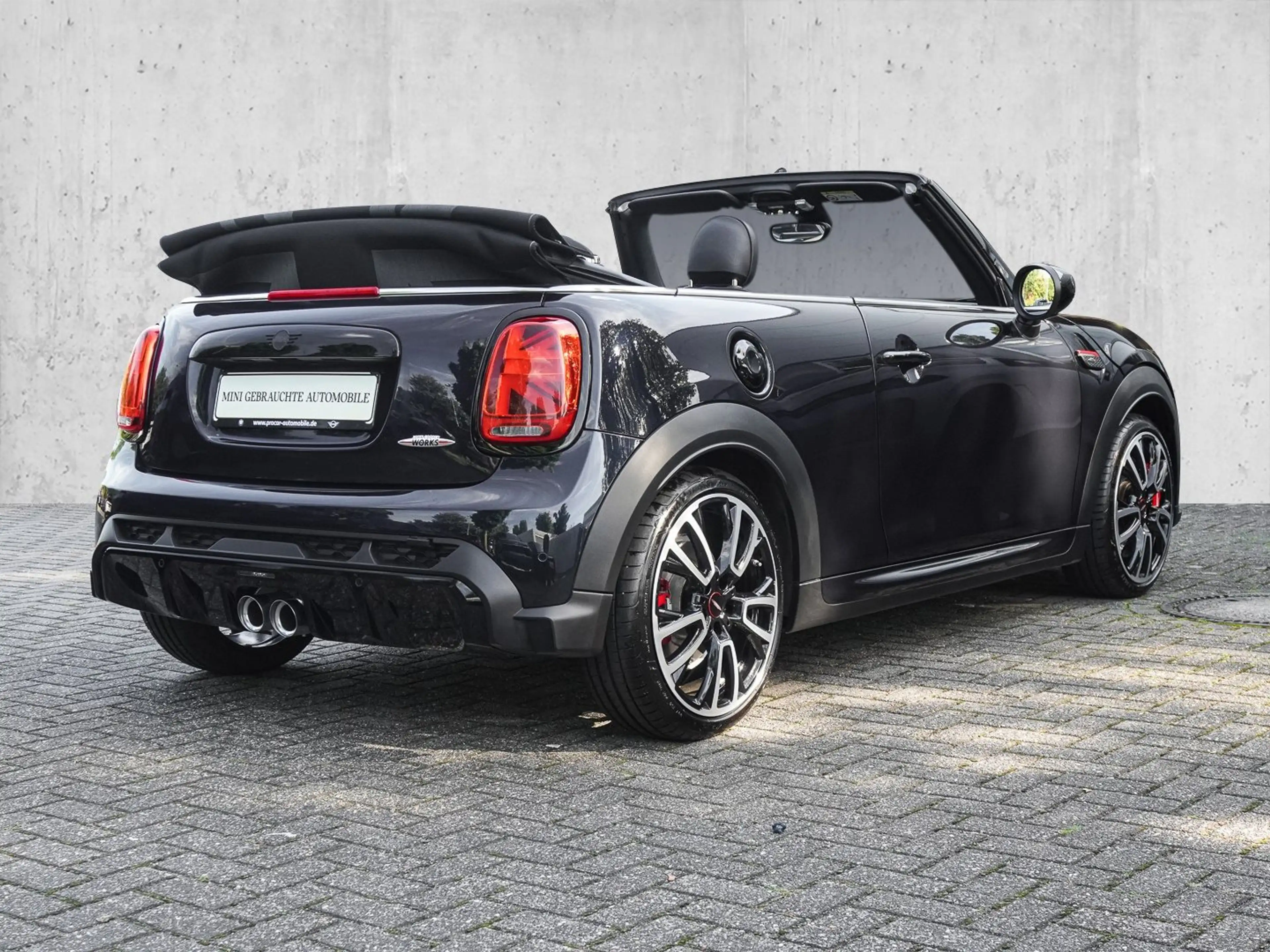 MINI John Cooper Works Cabrio John Cooper Works ACC NAVI LED PDC V+H DAB LM — photo 2