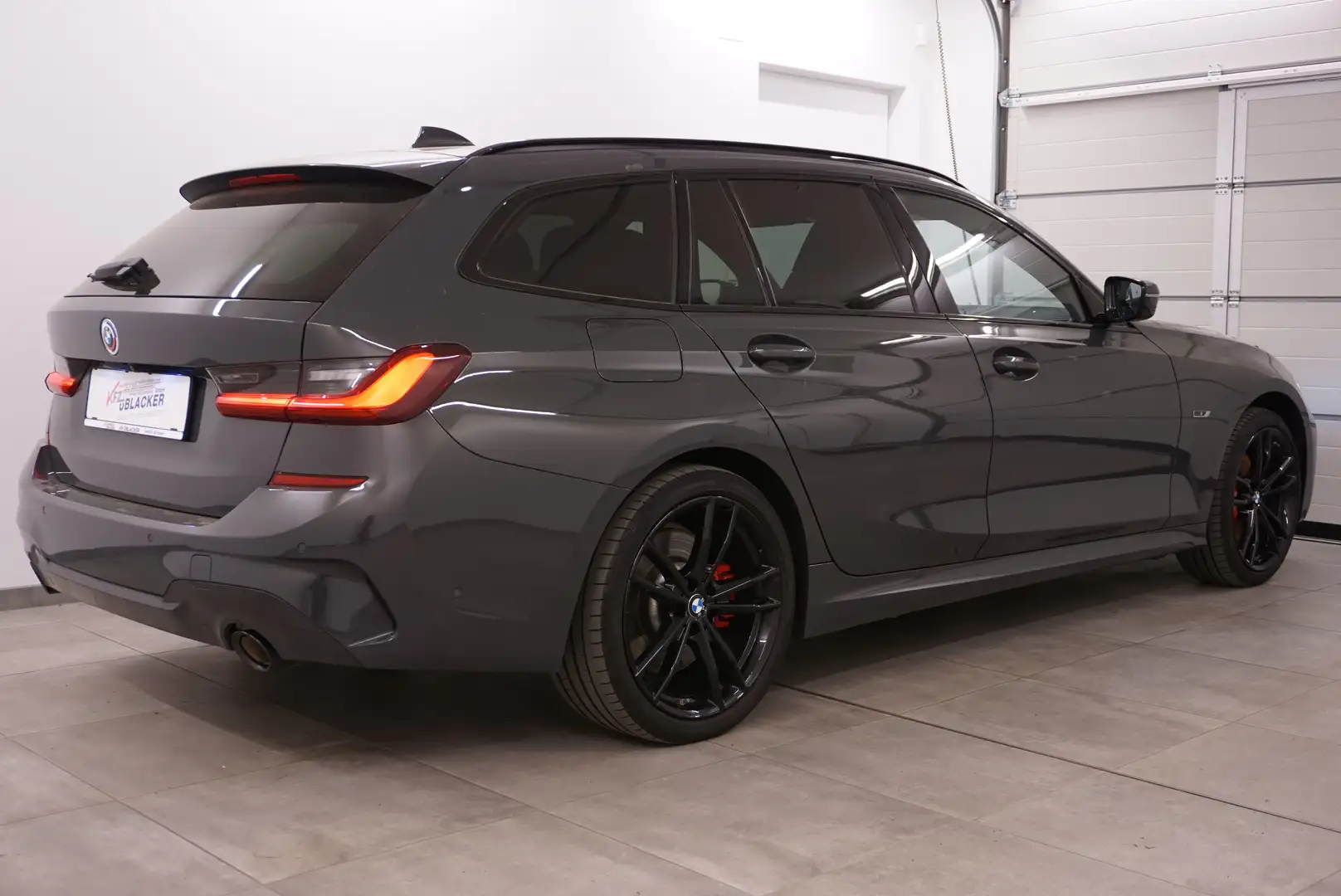 BMW 330 e M Sport// Laser Scheinw. // Panoramadach // ACC Grau - 2