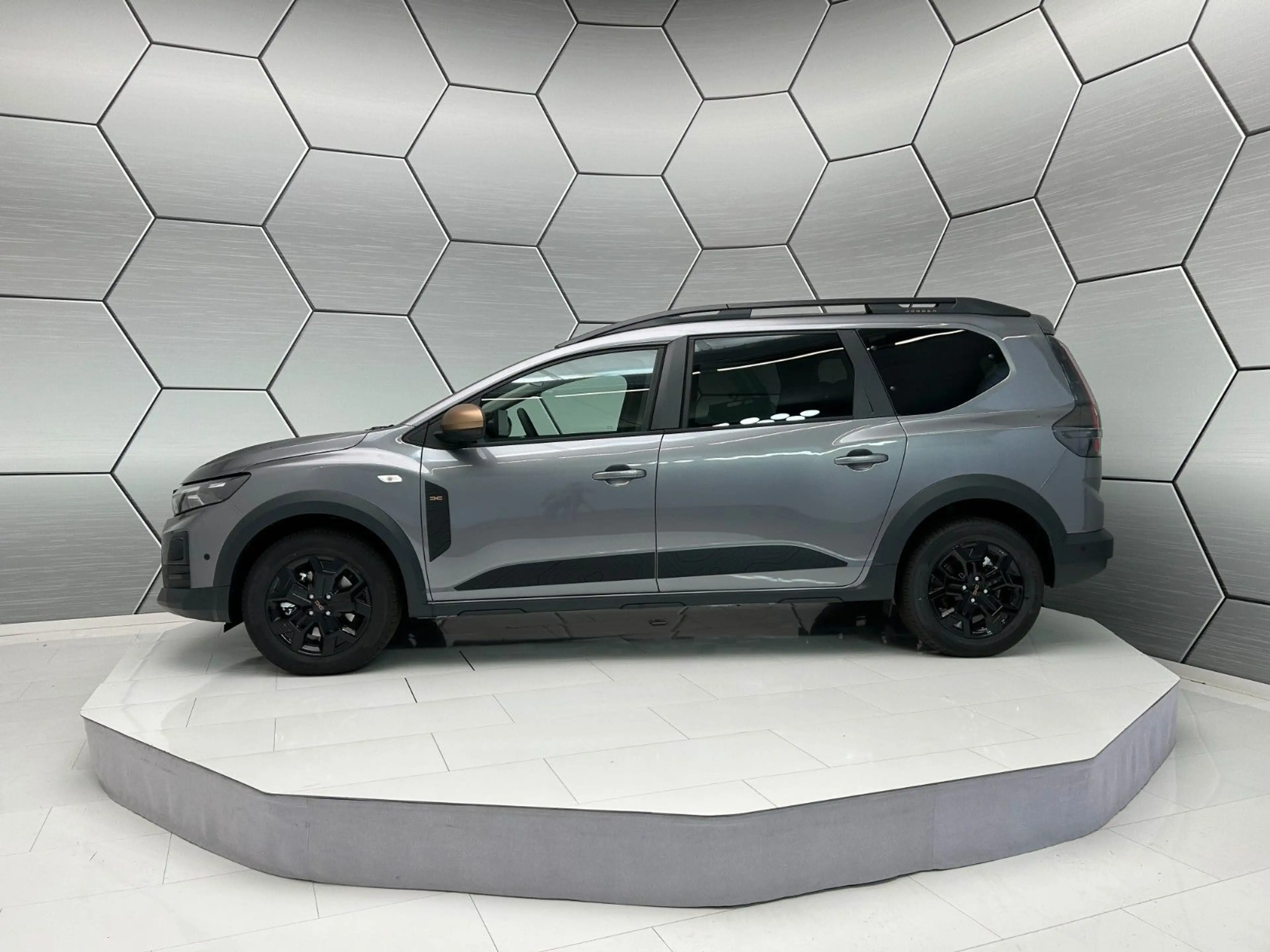 Dacia Jogger Extreme Eco-G 120 7-Sitzer Winter/Driving — photo 3