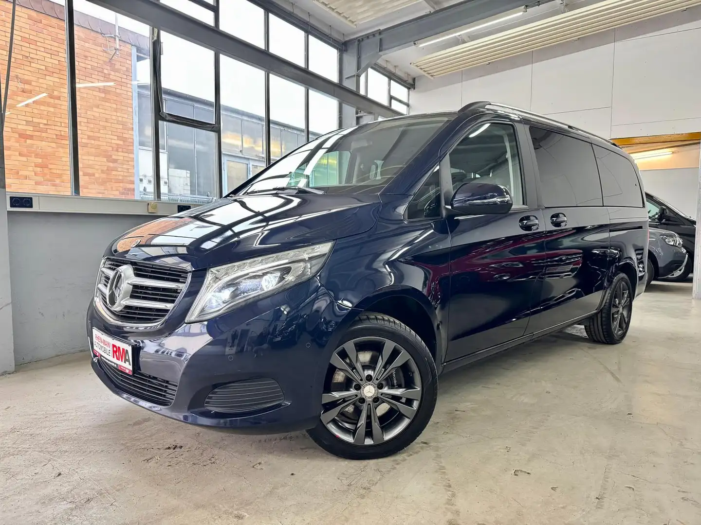 Mercedes-Benz V 220 CDI EDITION 4MATIC+STAND-HZ.+6SITZER+1.HD+ plava - 1