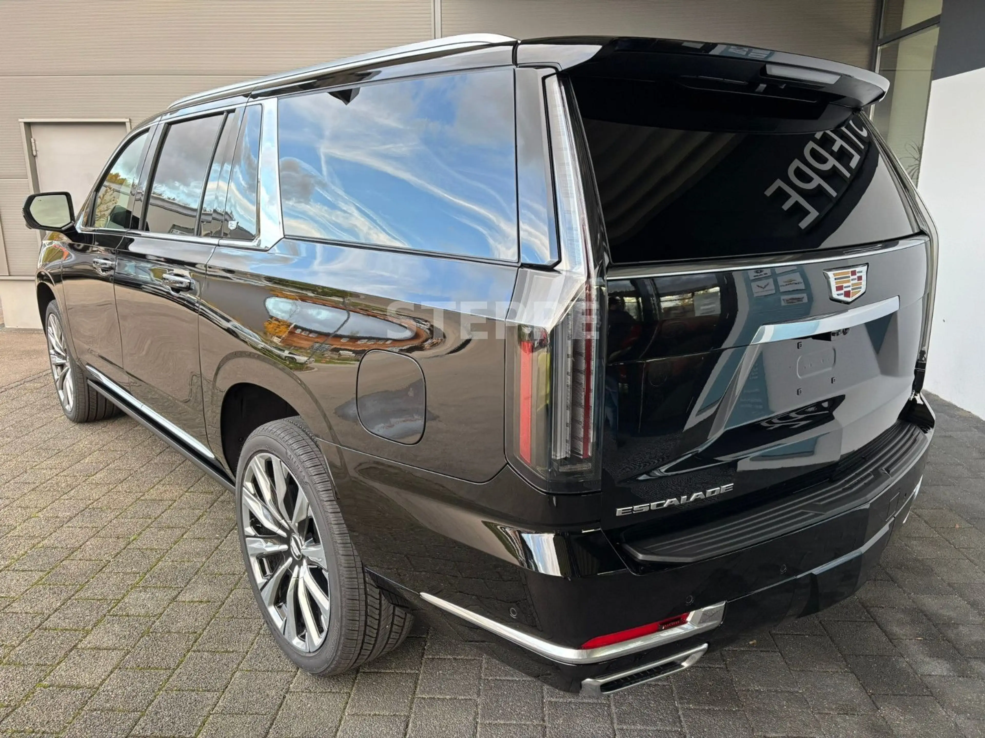 Cadillac Escalade MY26 6.2 V8 ESV  Platinum Luxury 24" — photo 4