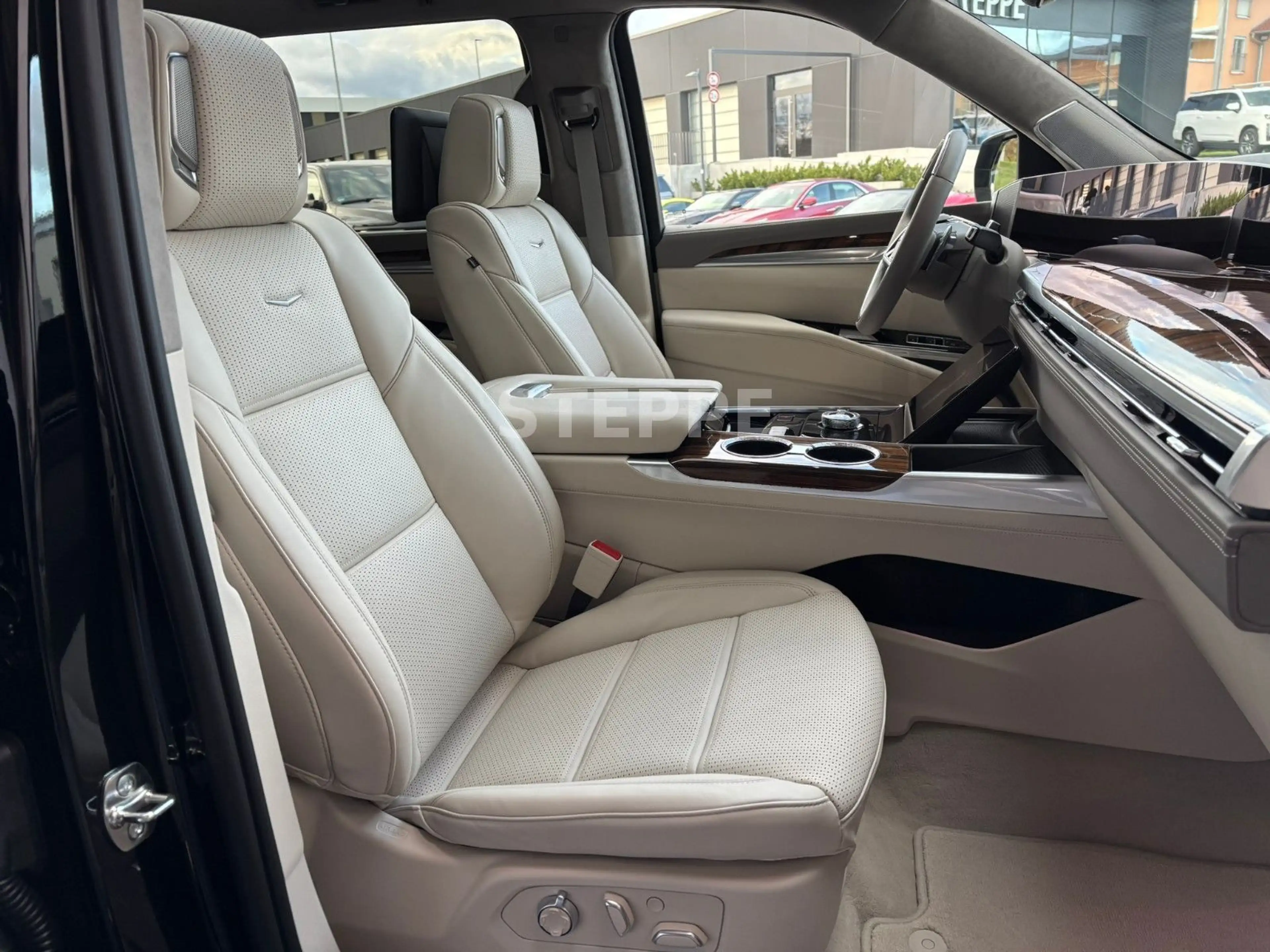 Cadillac Escalade MY26 6.2 V8 ESV  Platinum Luxury 24" — photo 12