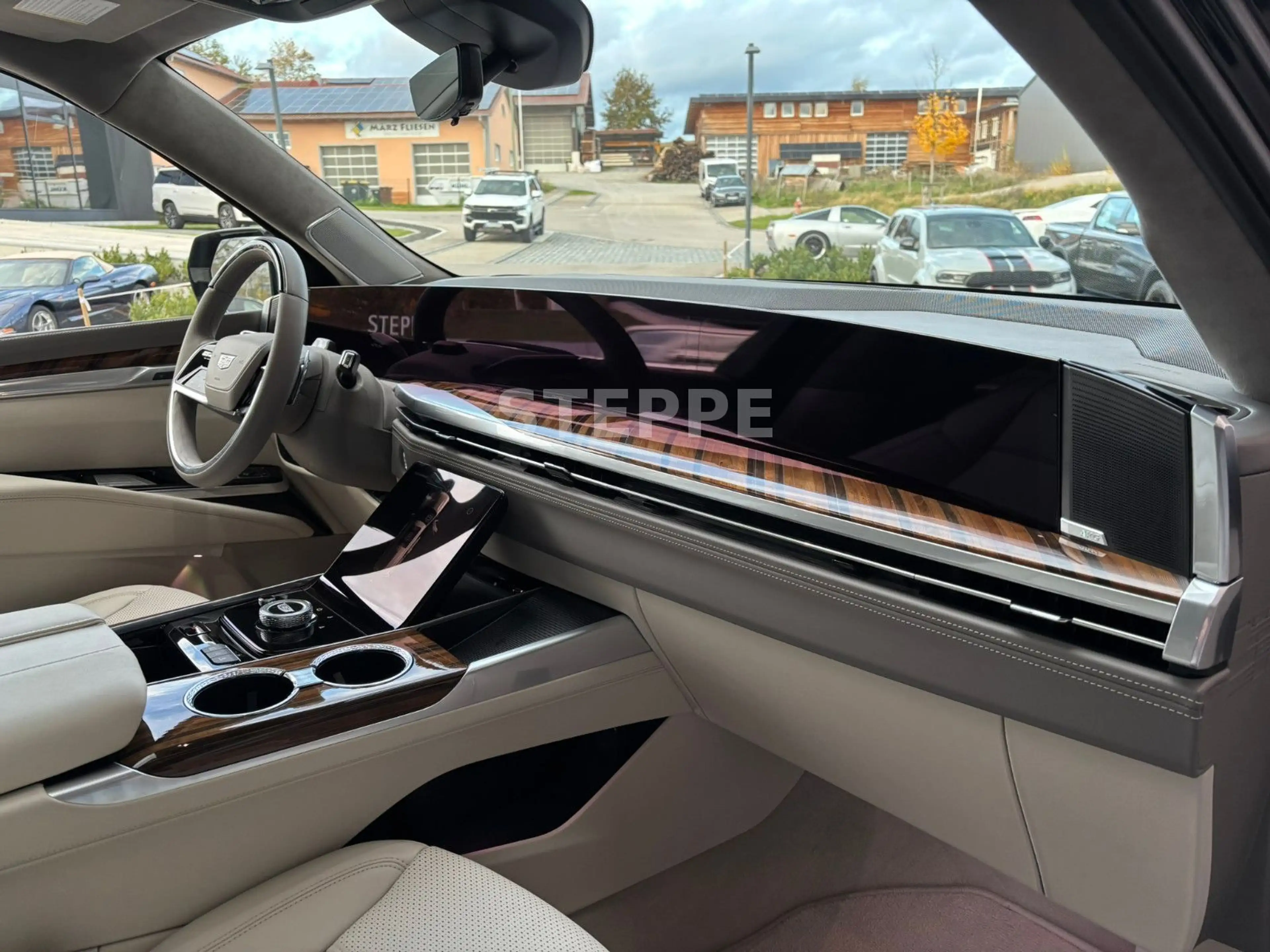 Cadillac Escalade MY26 6.2 V8 ESV  Platinum Luxury 24" — photo 13