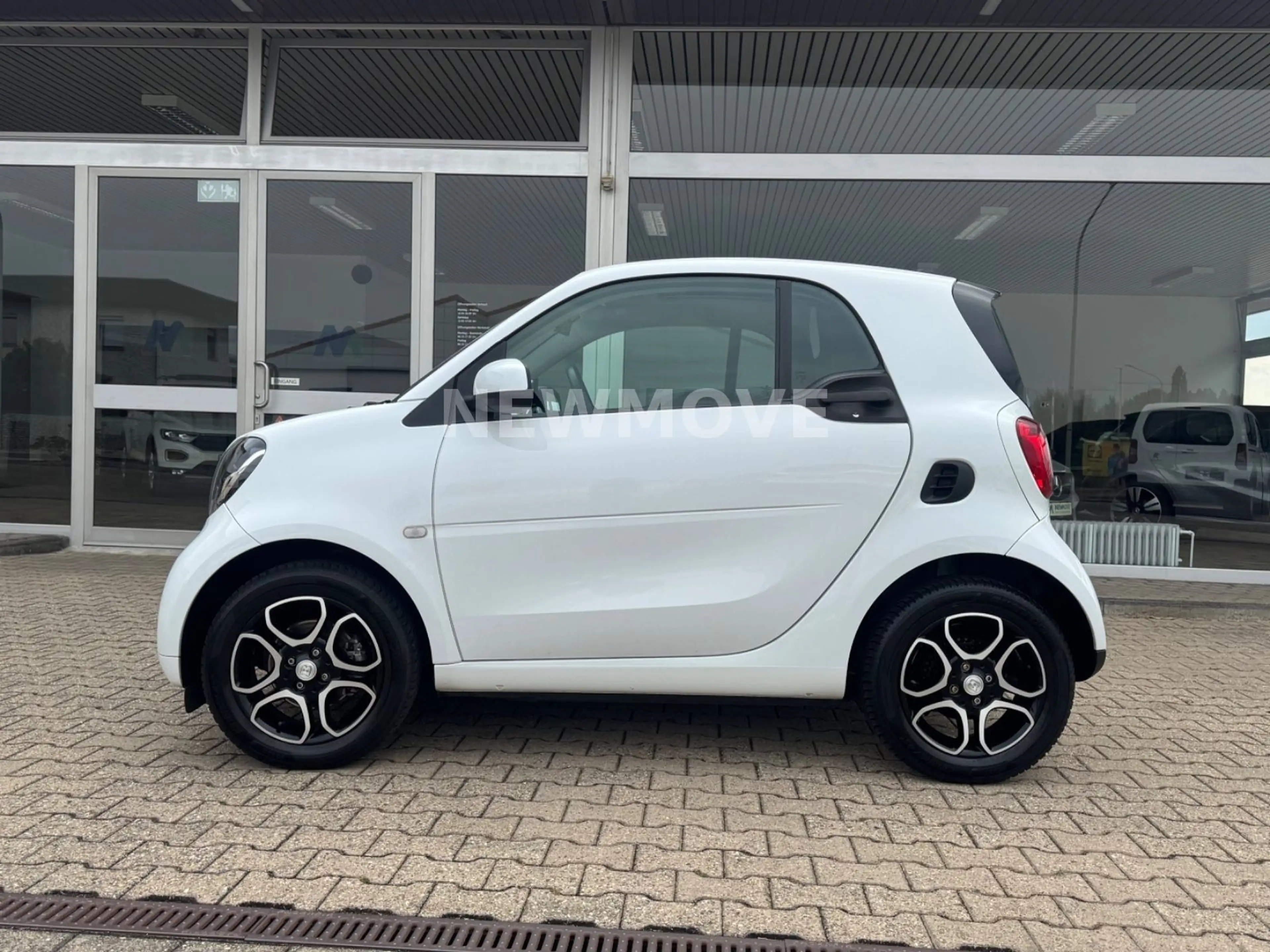 smart forTwo Klima SHZ Navi Bluetooth Pano Allwetter — photo 2