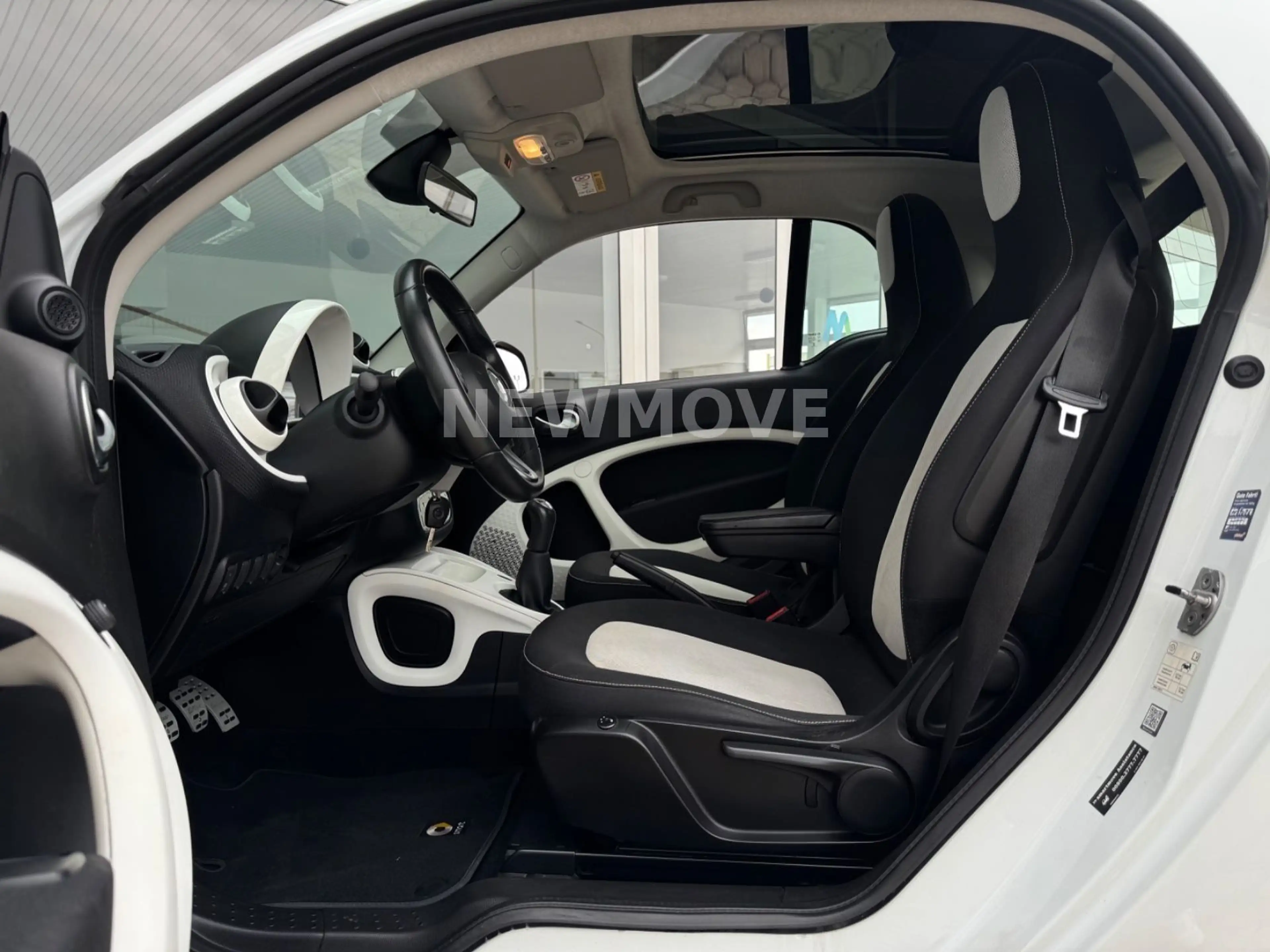 smart forTwo Klima SHZ Navi Bluetooth Pano Allwetter — photo 11