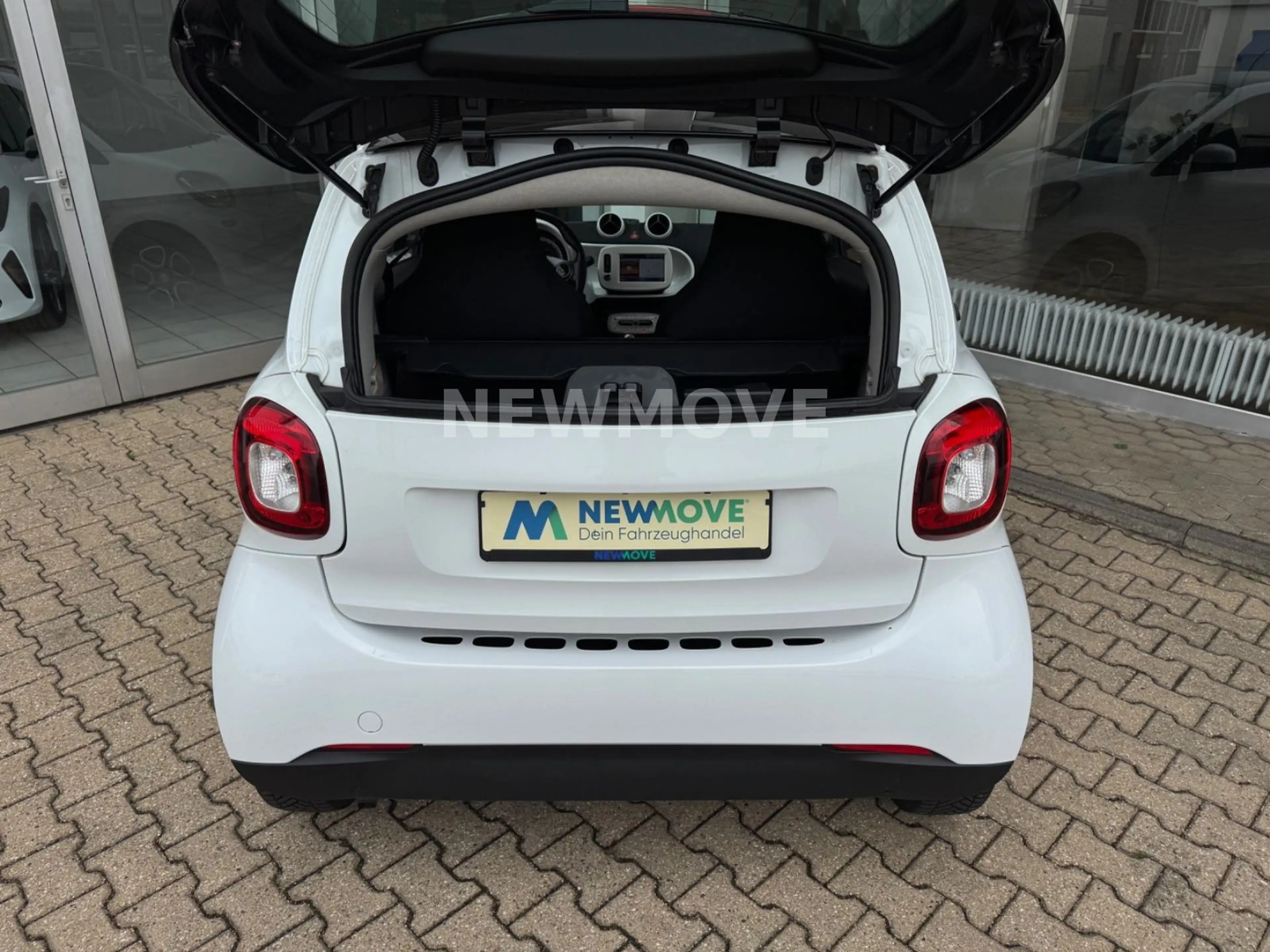 smart forTwo Klima SHZ Navi Bluetooth Pano Allwetter — photo 14