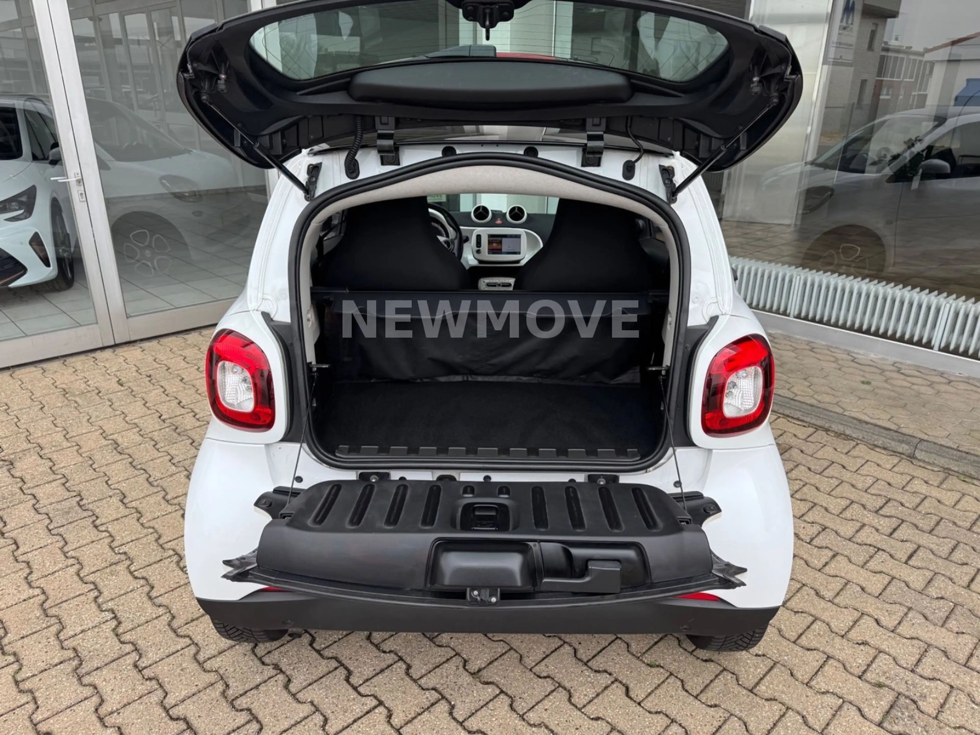 smart forTwo Klima SHZ Navi Bluetooth Pano Allwetter — photo 15