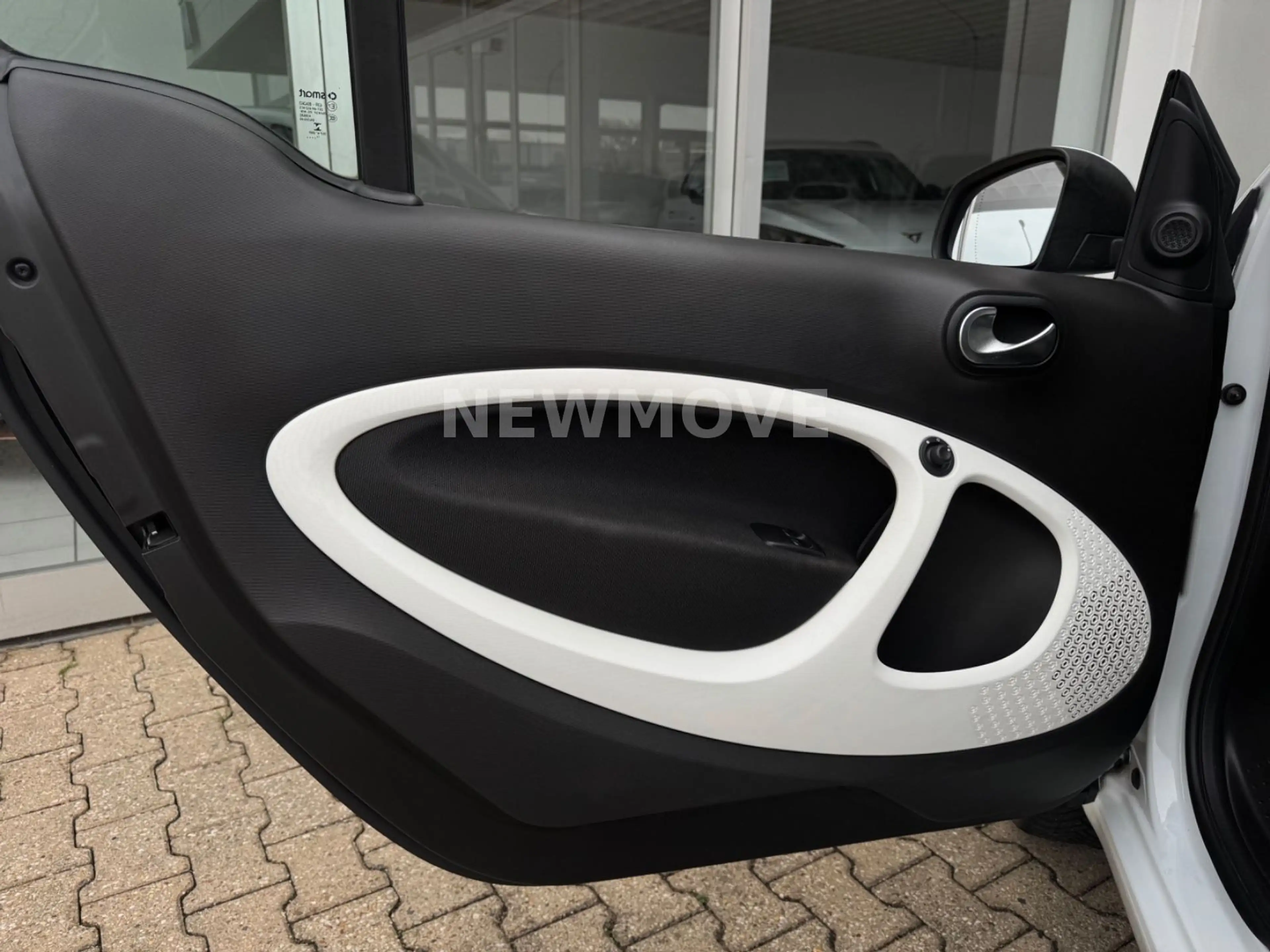 smart forTwo Klima SHZ Navi Bluetooth Pano Allwetter — photo 10