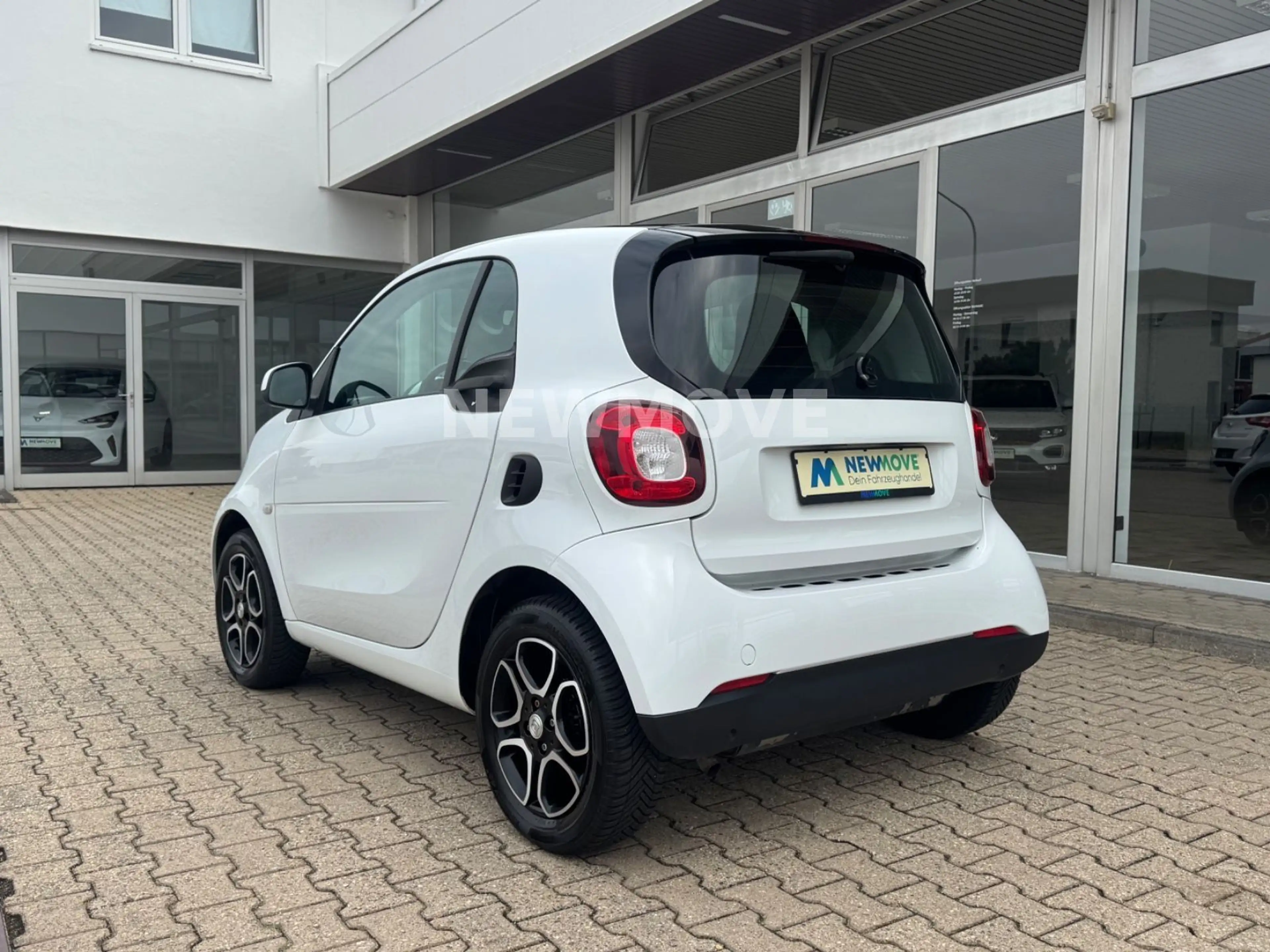 smart forTwo Klima SHZ Navi Bluetooth Pano Allwetter — photo 3