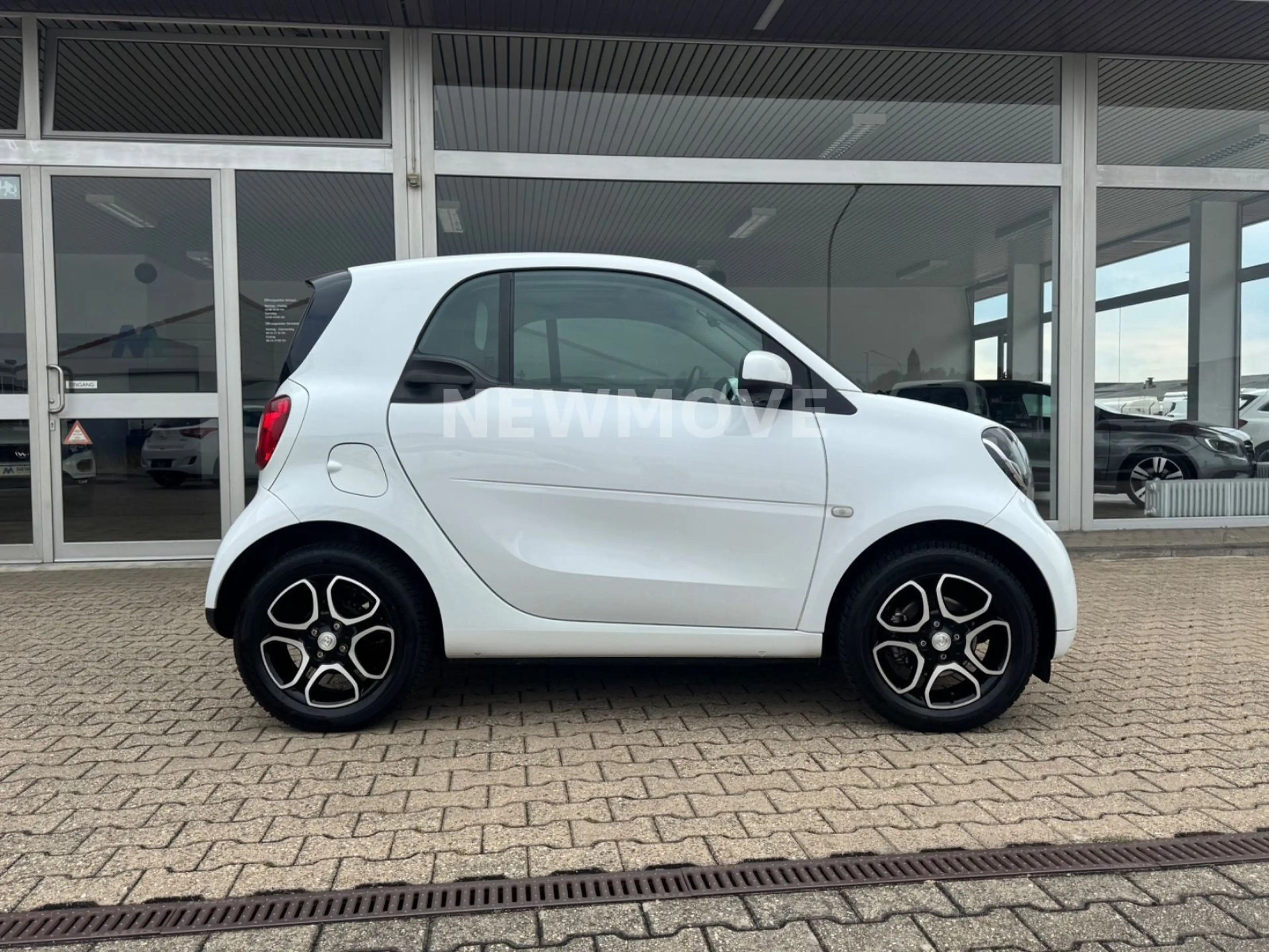 smart forTwo Klima SHZ Navi Bluetooth Pano Allwetter — photo 5