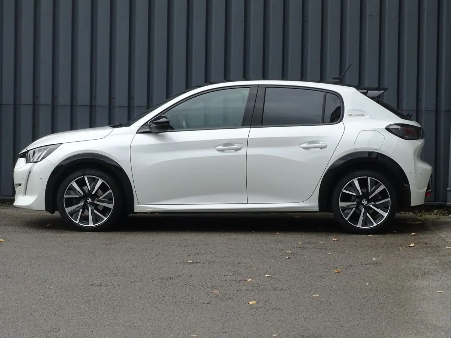 Peugeot 208 1.2 PureTech GT-Line Automaat | Pano | Stoelverwar Blanco - 2