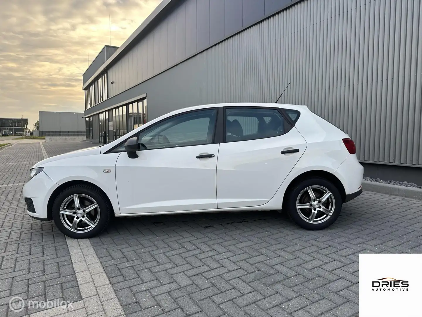 SEAT Ibiza 1.2 Club Jaar apk bij aflevering! Wit - 2