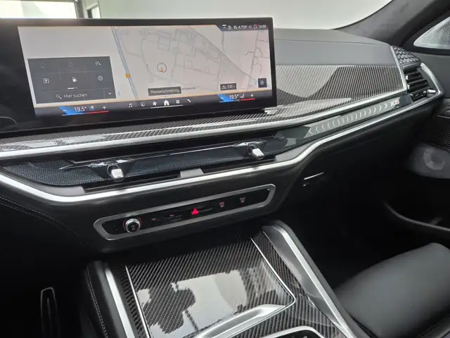 BMW X6 view 10