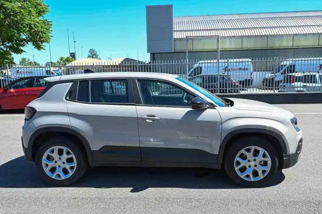 Jeep Avenger view 18