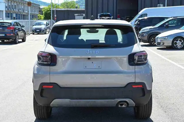 Jeep Avenger view 19