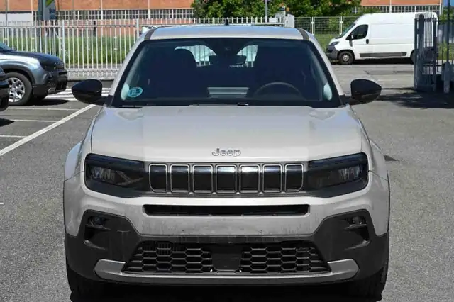 Jeep Avenger view 17