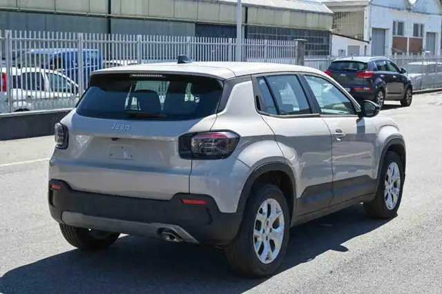 Jeep Avenger view 3