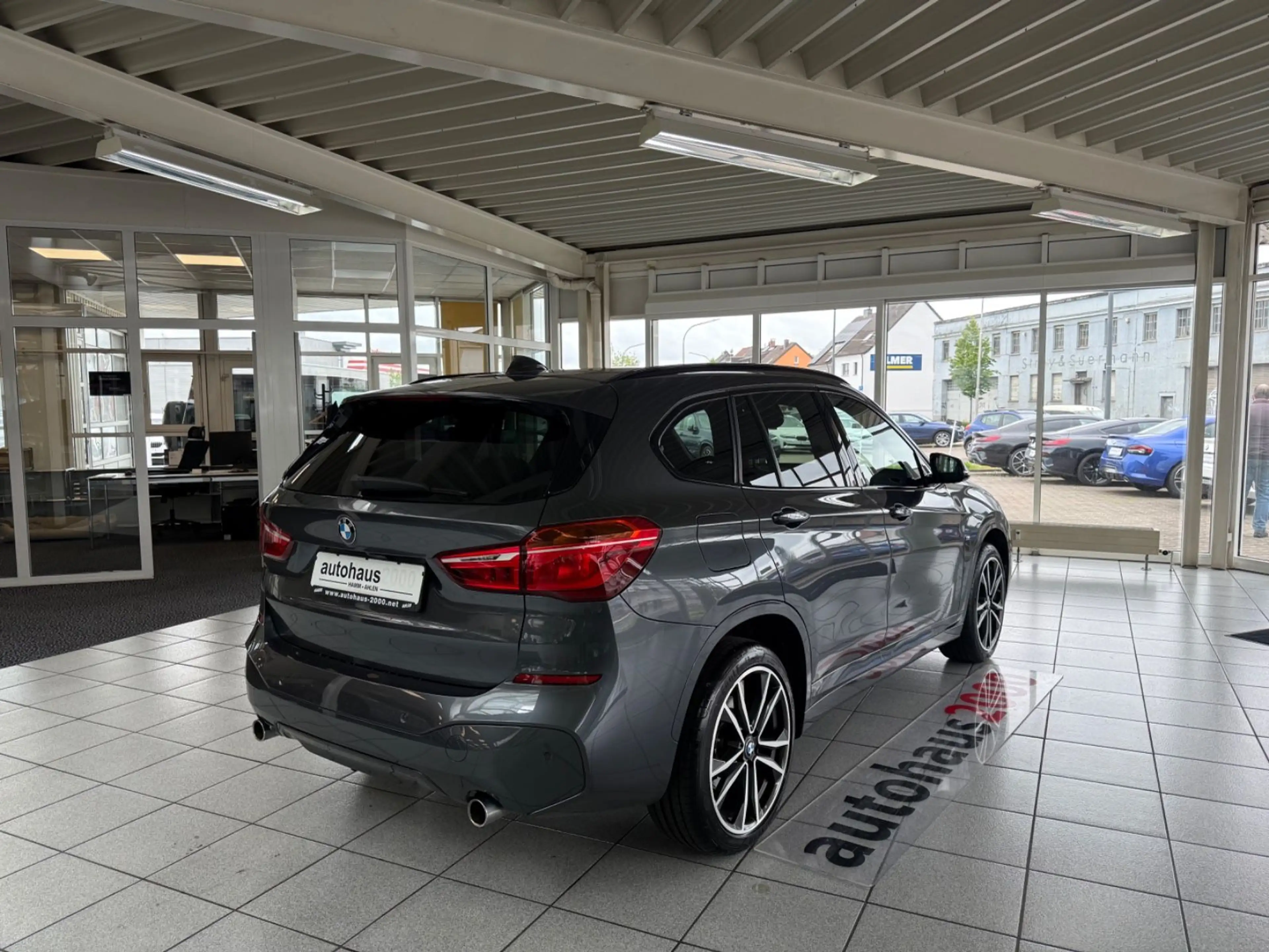 BMW X1 sDrive 20i M Sportpaket LED/CAM/HUD/AHK — photo 3