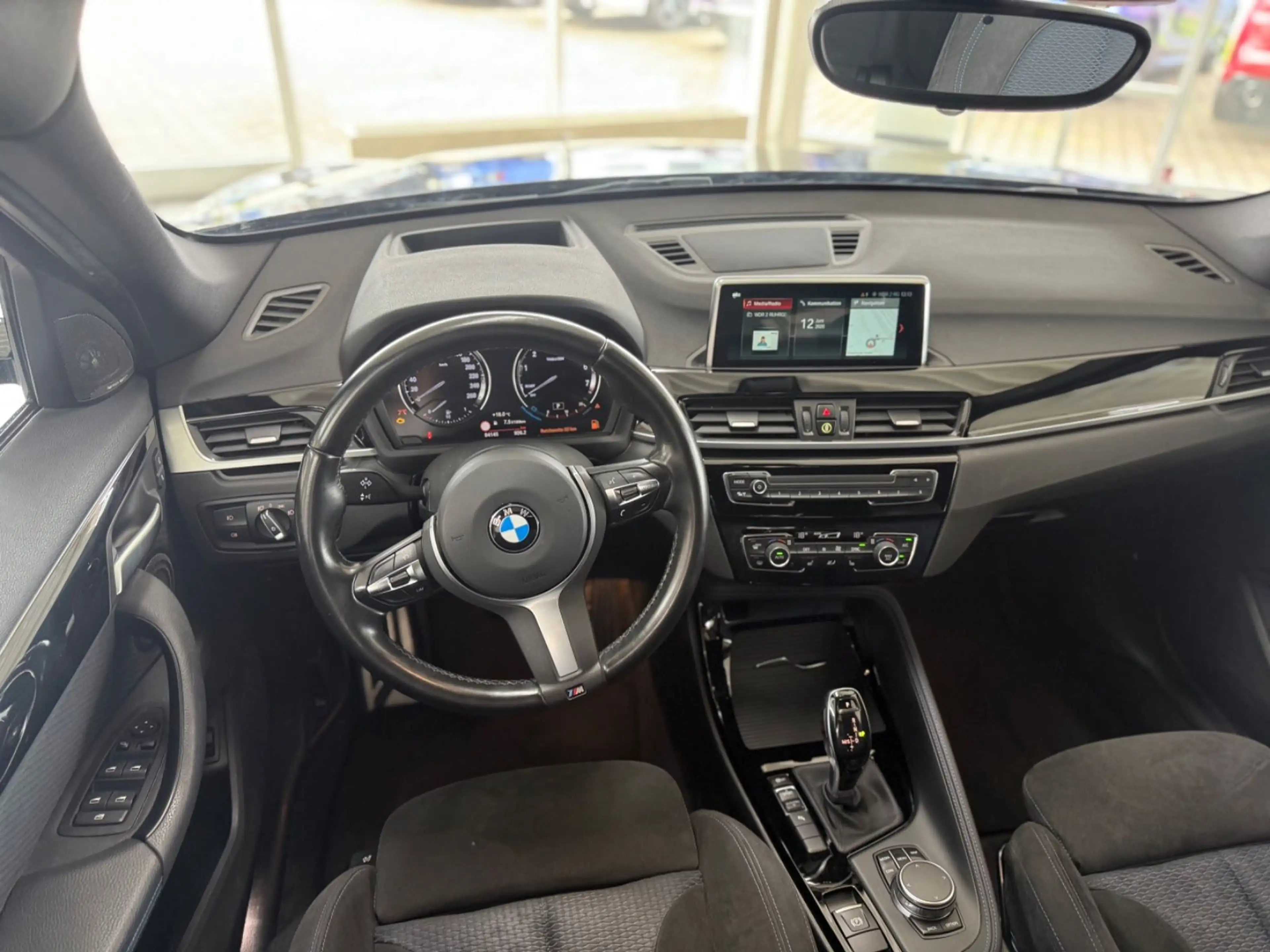 BMW X1 sDrive 20i M Sportpaket LED/CAM/HUD/AHK — photo 6