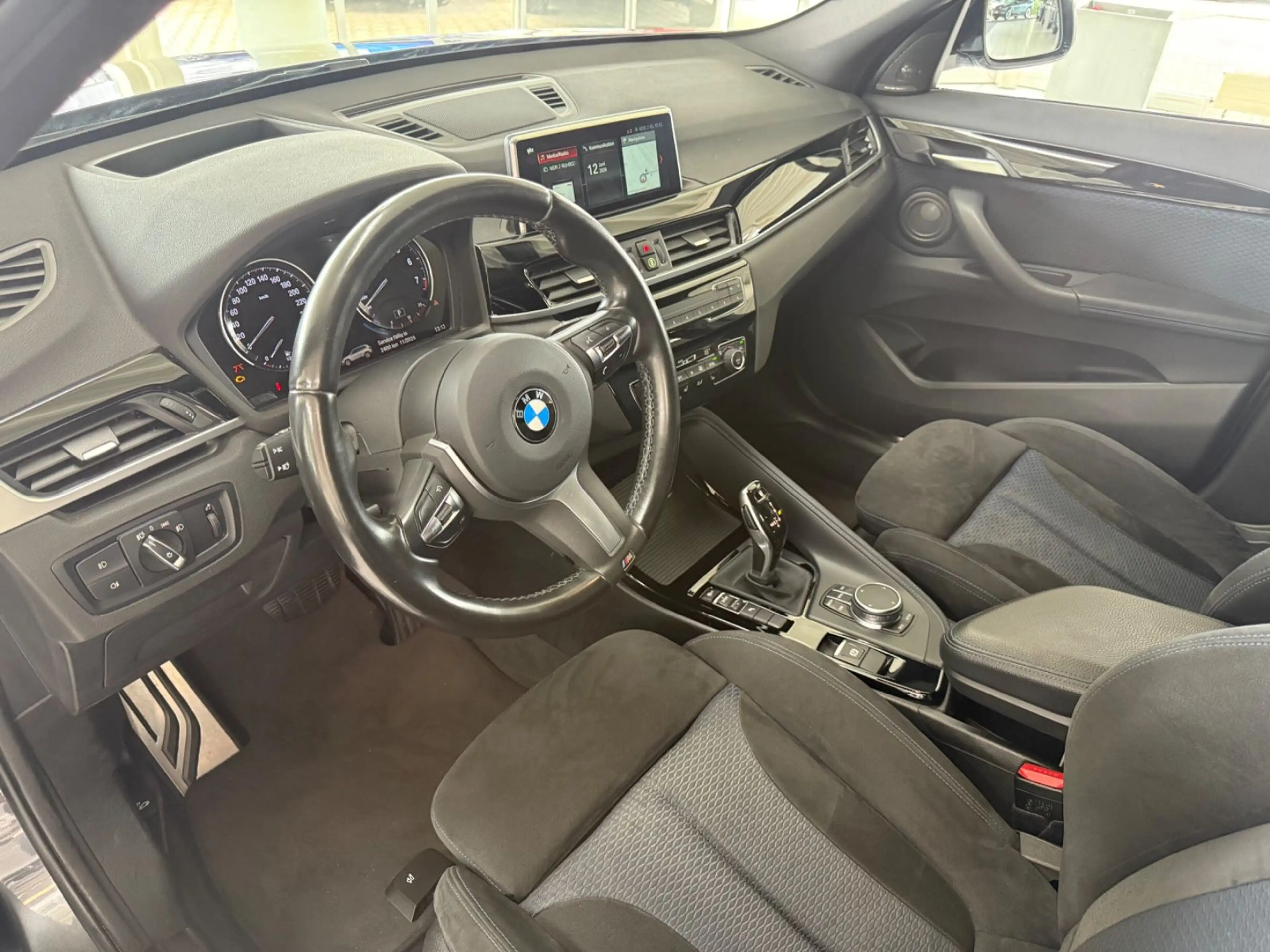 BMW X1 sDrive 20i M Sportpaket LED/CAM/HUD/AHK — photo 8